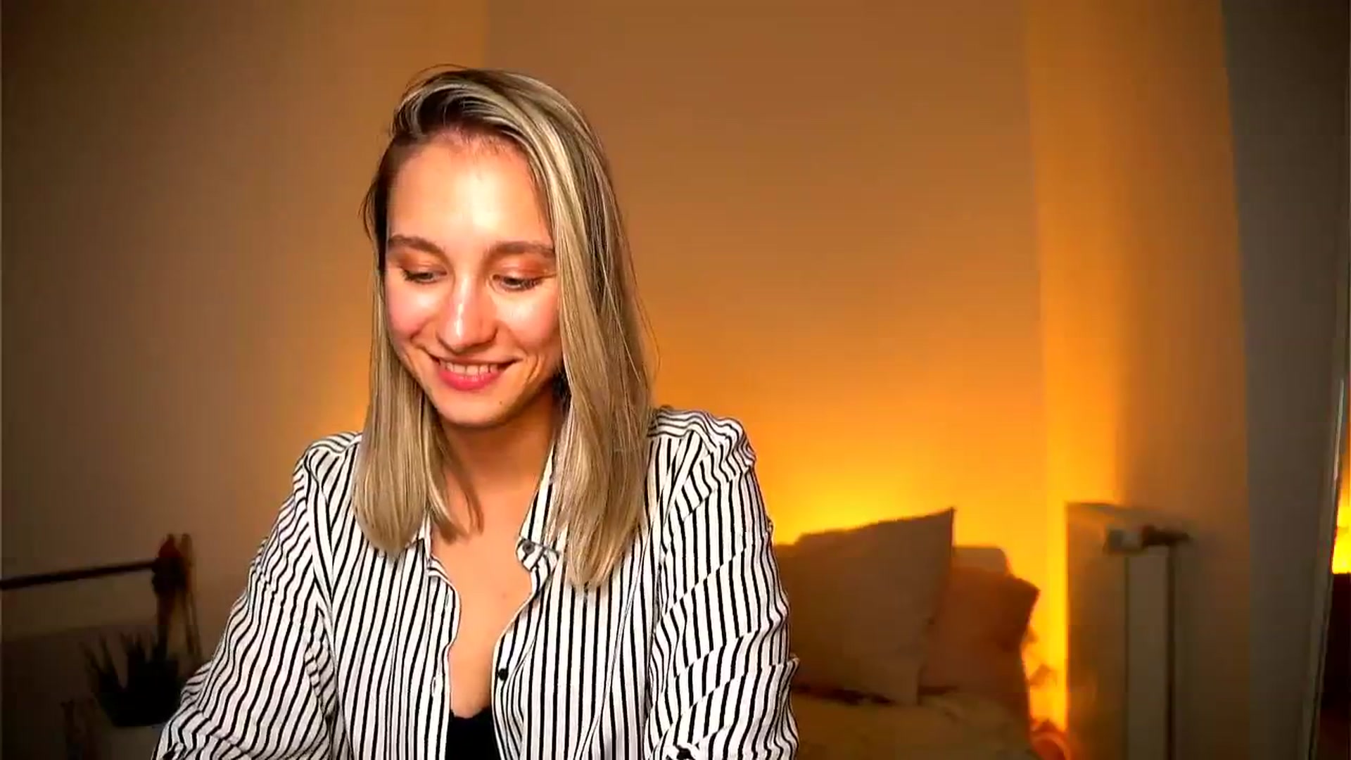 Gallery image thumbnail from Pure__Joy's myfreecams stream on, 08/30/2024, 18:18 image 15 of 20