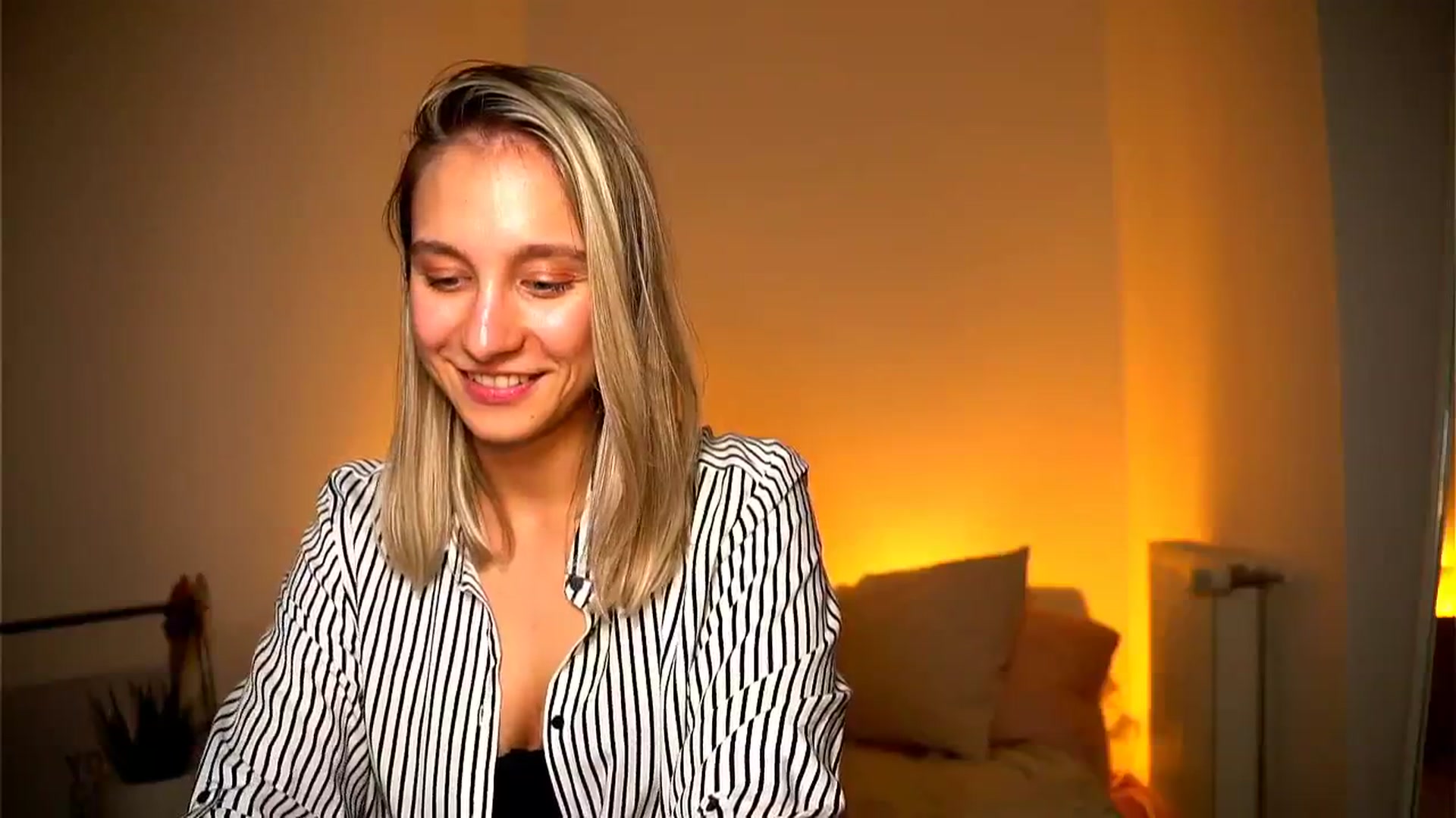 Gallery image thumbnail from Pure__Joy's myfreecams stream on, 08/30/2024, 18:18 image 14 of 20