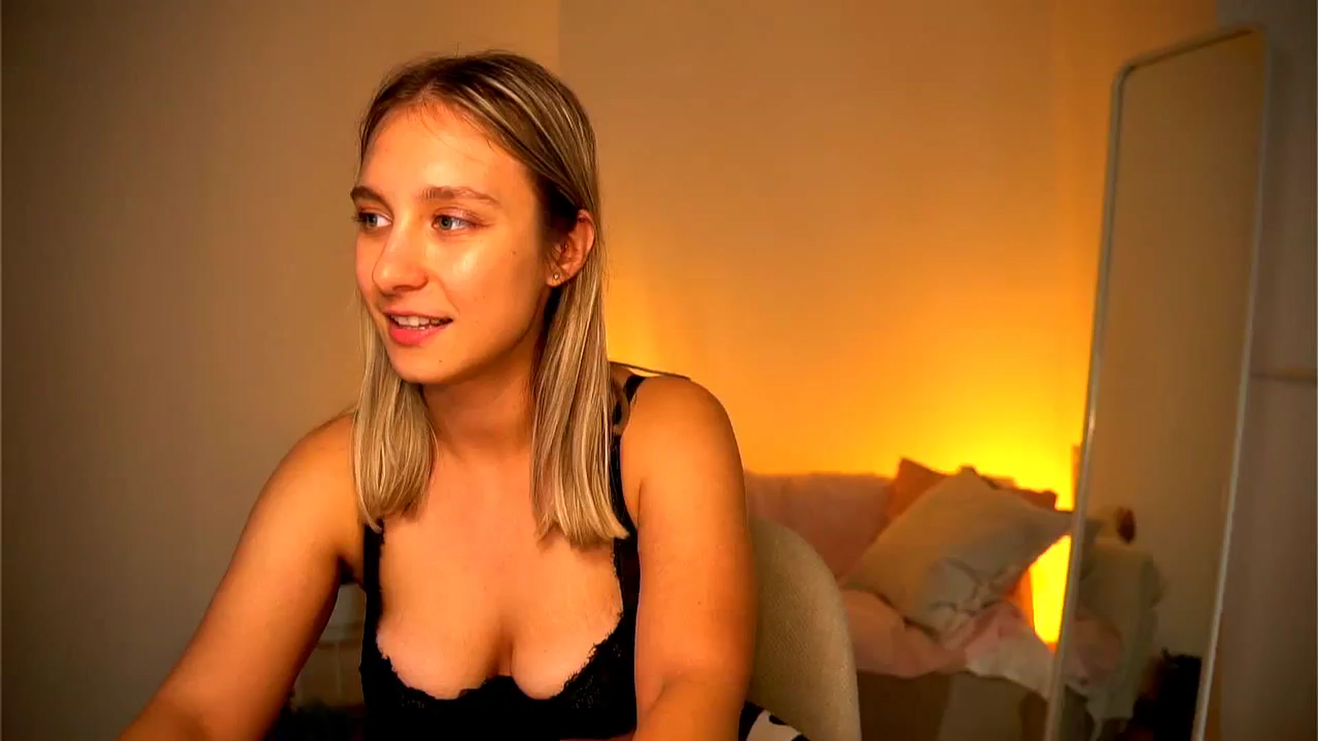 Gallery image thumbnail from Pure__Joy's myfreecams stream on, 09/08/2024, 15:55 image 17 of 20