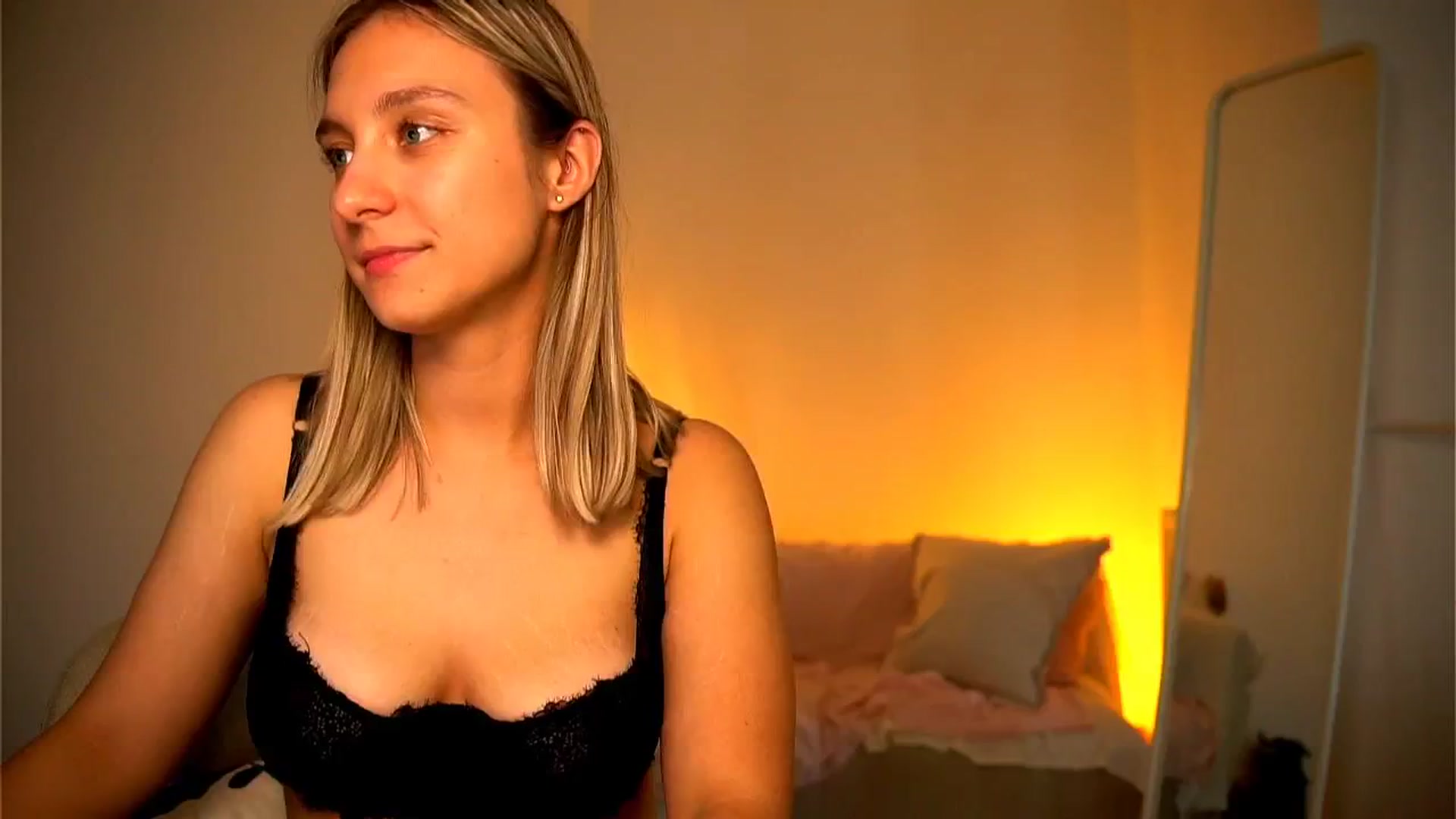 Gallery image thumbnail from Pure__Joy's myfreecams stream on, 09/12/2024, 14:03 image 16 of 20
