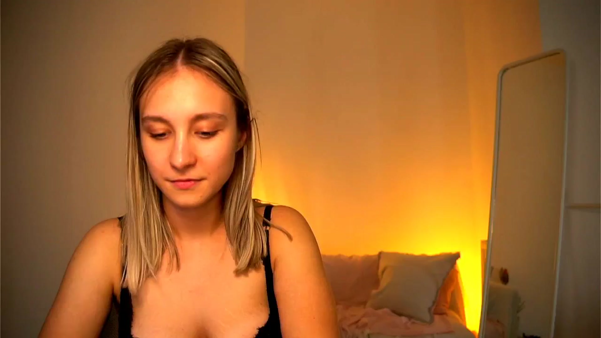 Gallery image thumbnail from Pure__Joy's myfreecams stream on, 09/12/2024, 14:03 image 12 of 20