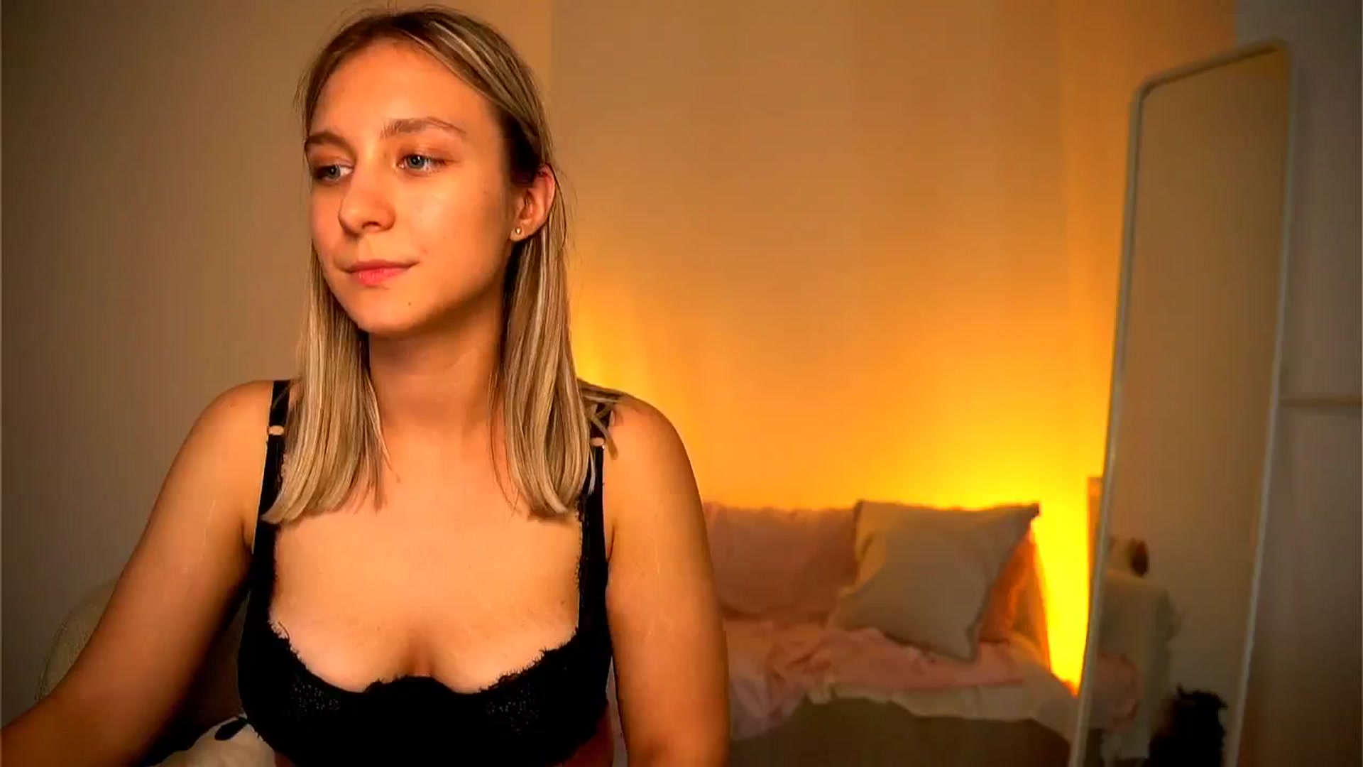 Gallery image thumbnail from Pure__Joy's myfreecams stream on, 09/12/2024, 14:03 image 17 of 20