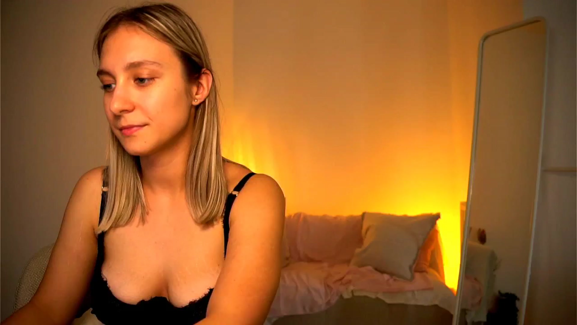 Gallery image thumbnail from Pure__Joy's myfreecams stream on, 09/12/2024, 14:03 image 18 of 20