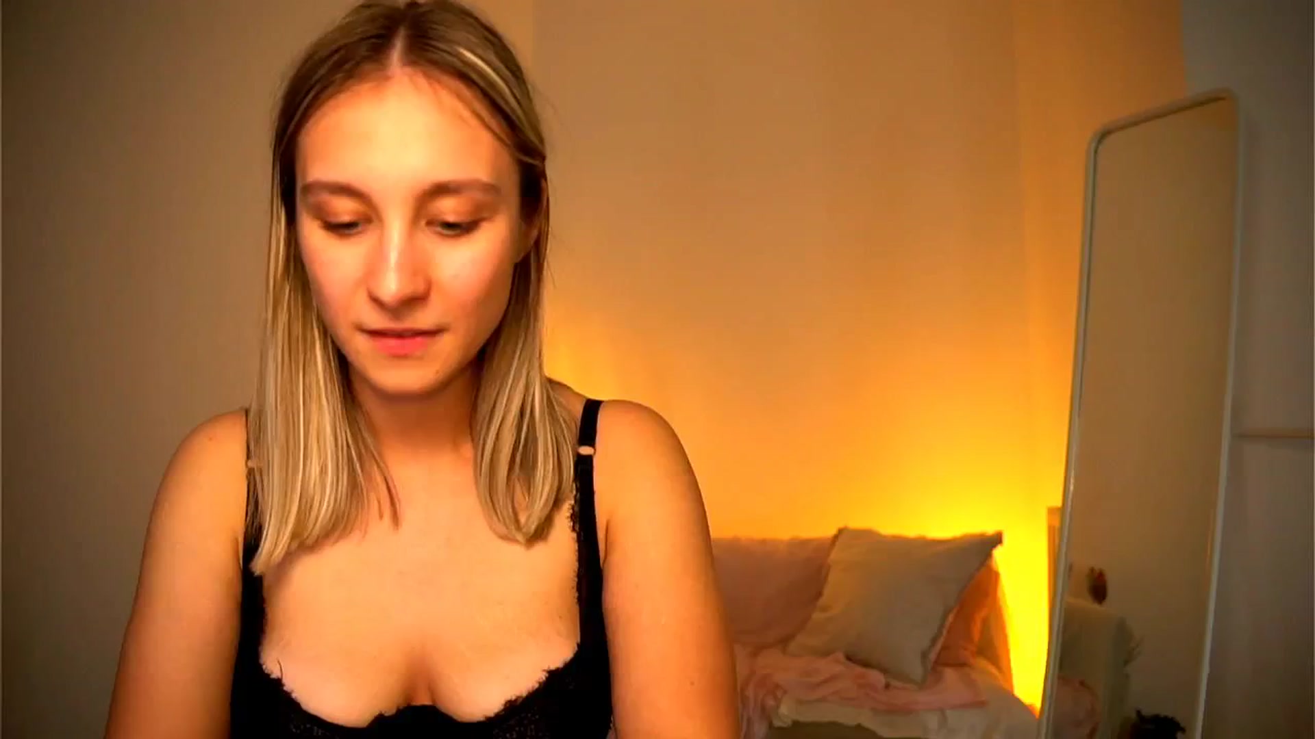 Gallery image thumbnail from Pure__Joy's myfreecams stream on, 09/12/2024, 15:19 image 4 of 20
