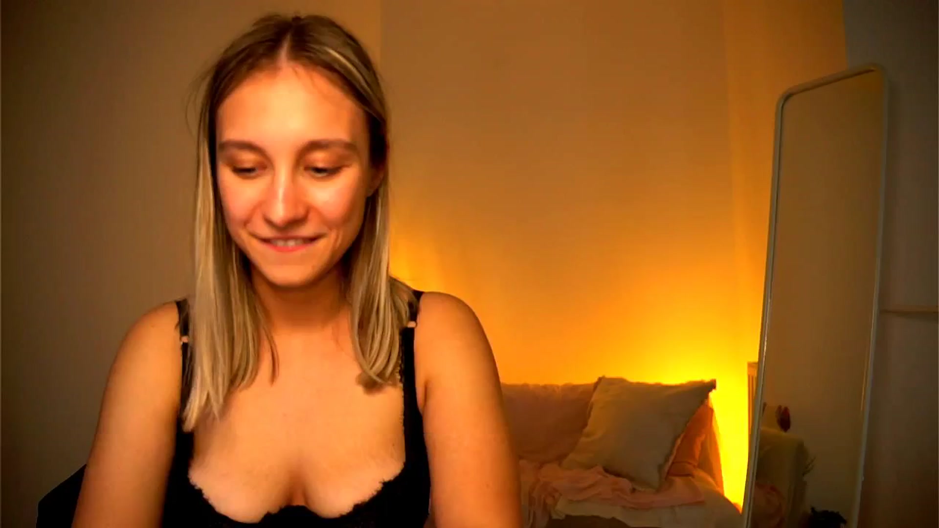 Gallery image thumbnail from Pure__Joy's myfreecams stream on, 09/12/2024, 15:19 image 12 of 20
