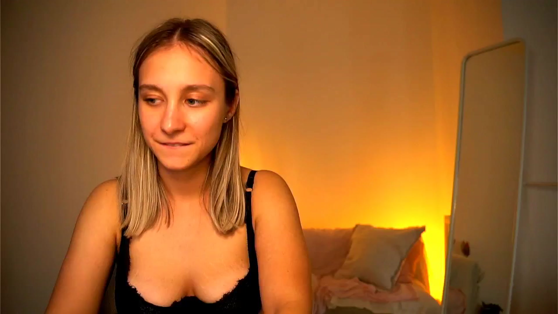 Gallery image thumbnail from Pure__Joy's myfreecams stream on, 09/12/2024, 15:19 image 1 of 20