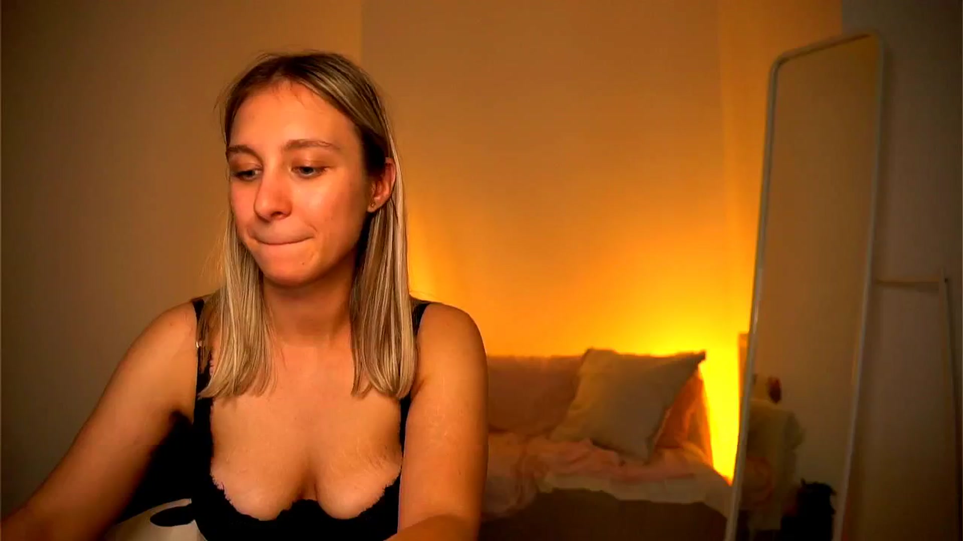 Gallery image thumbnail from Pure__Joy's myfreecams stream on, 09/12/2024, 16:38 image 12 of 20