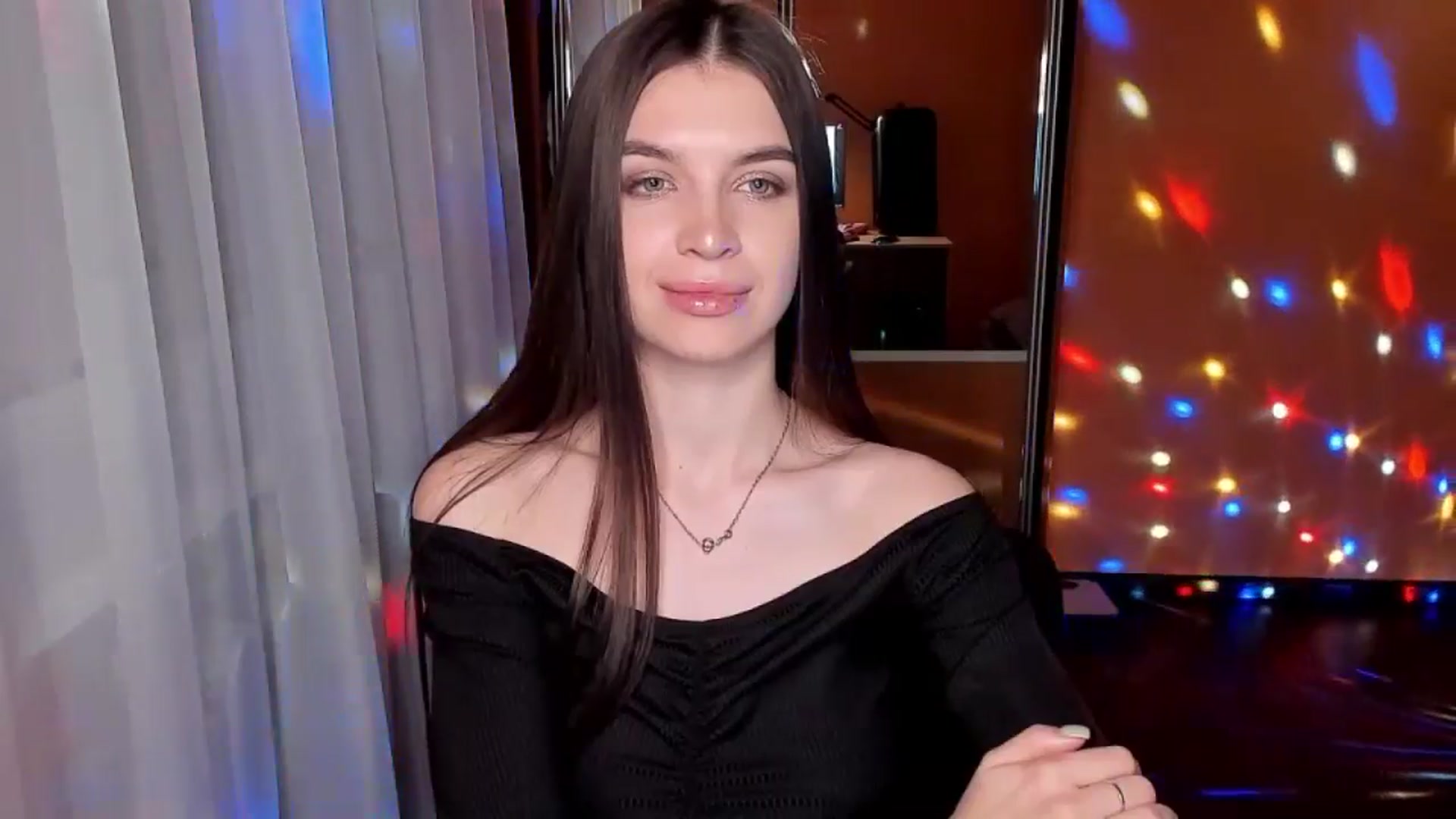 Gallery image thumbnail from PureePoison's myfreecams stream on, 05/25/2024, 20:33 image 12 of 20