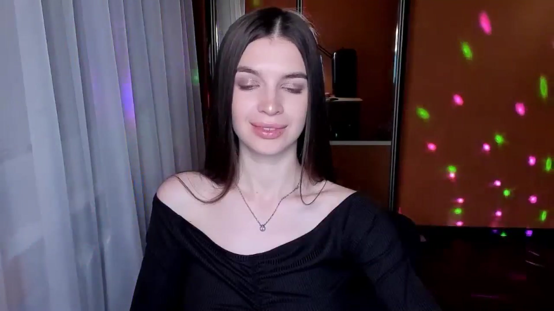 Gallery image thumbnail from PureePoison's myfreecams stream on, 05/25/2024, 21:07 image 7 of 20