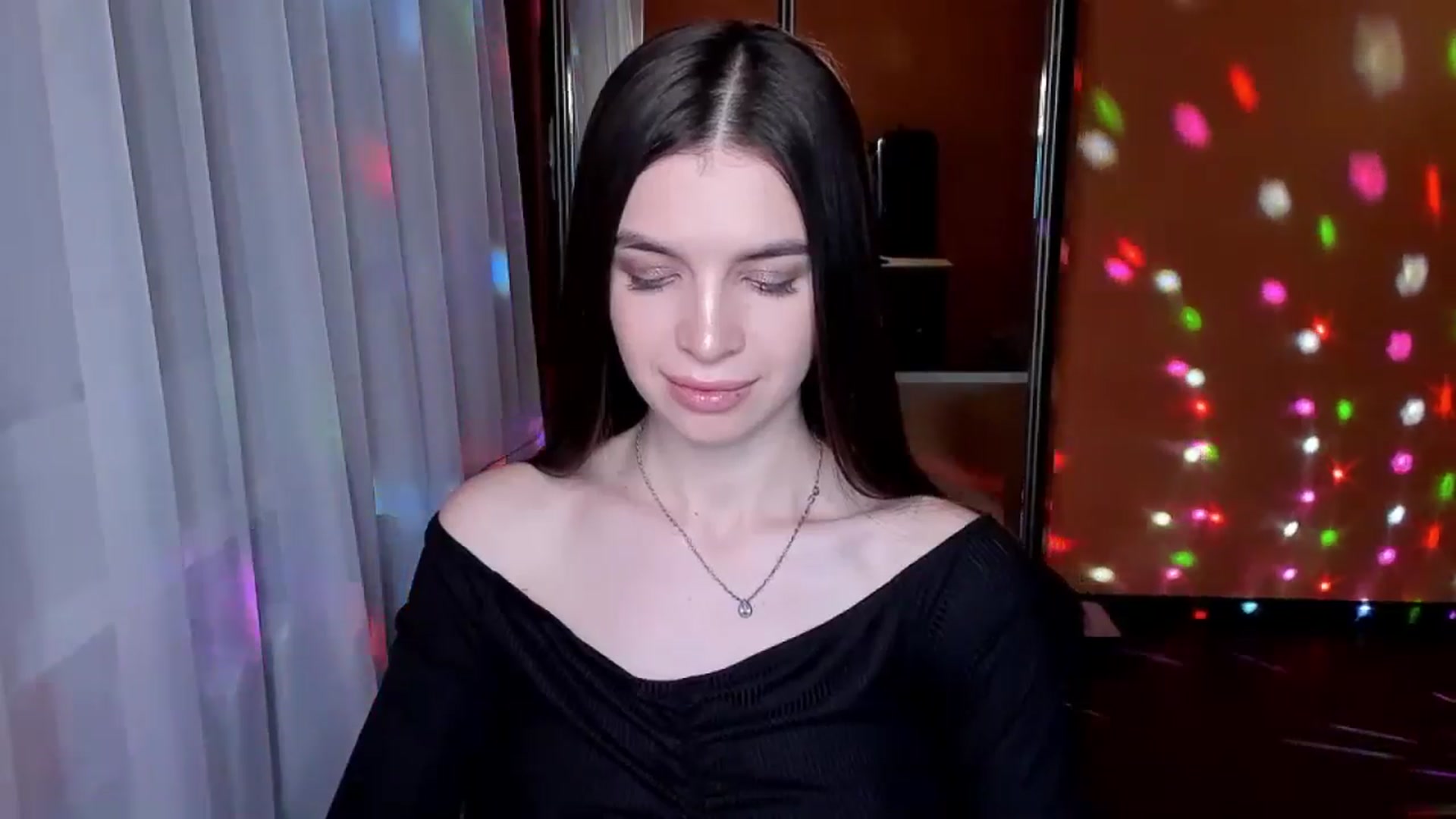 Gallery image thumbnail from PureePoison's myfreecams stream on, 05/25/2024, 21:07 image 8 of 20