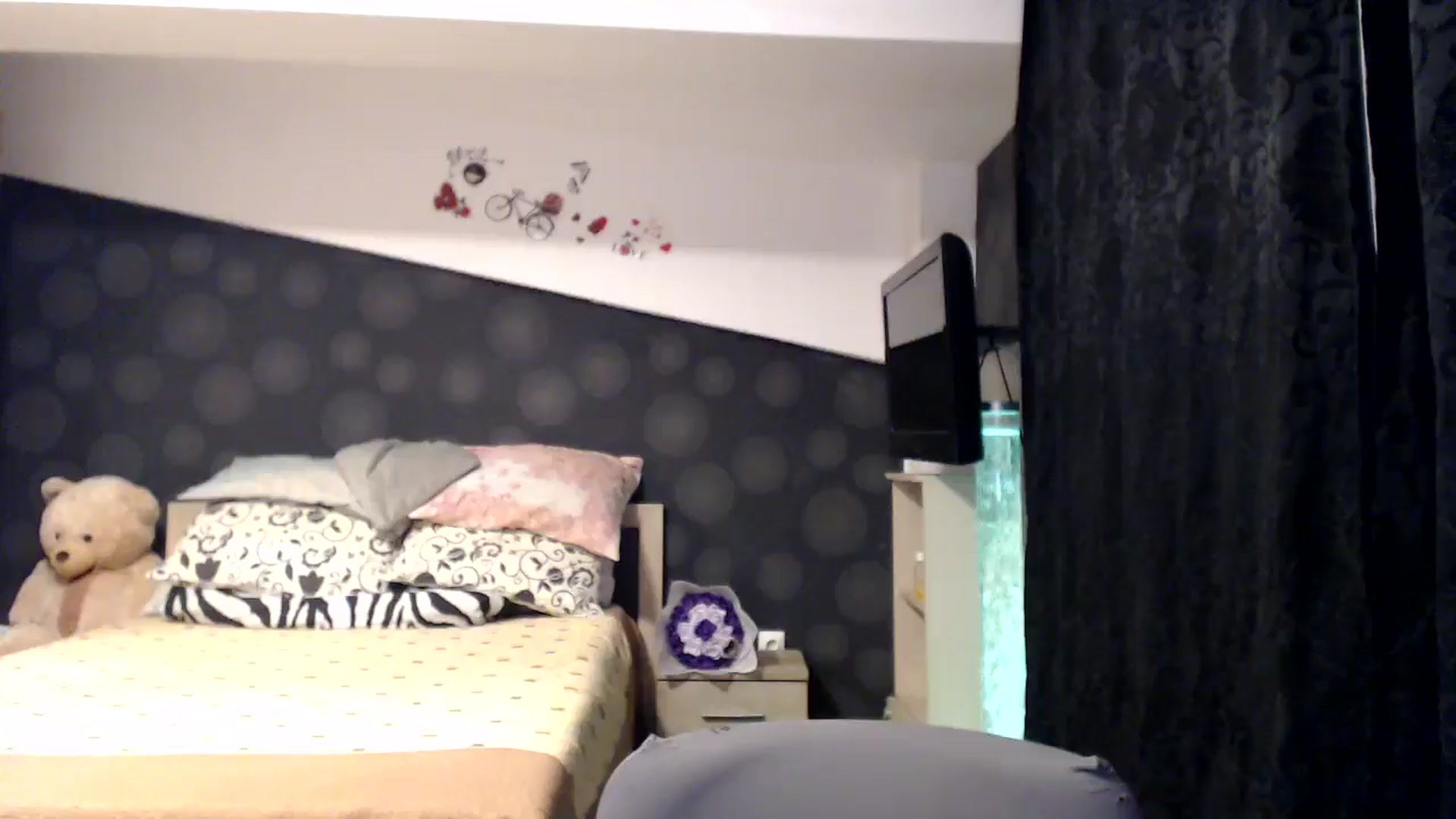 Gallery image thumbnail from PurpleAurora's myfreecams stream on, 11/17/2024, 15:20 image 10 of 20