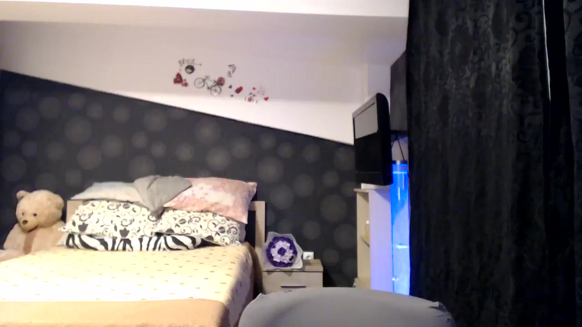 Gallery image thumbnail from PurpleAurora's myfreecams stream on, 11/17/2024, 15:20 image 8 of 20