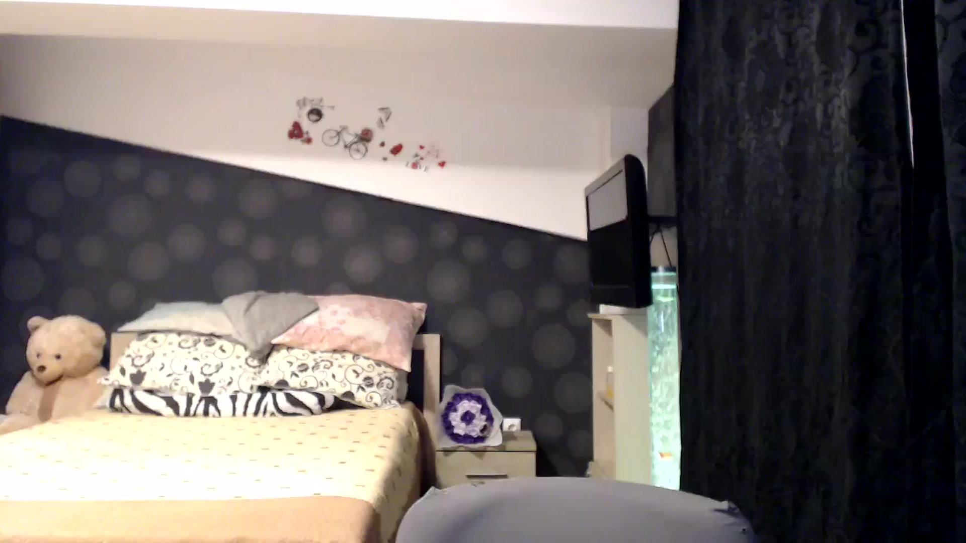 Gallery image thumbnail from PurpleAurora's myfreecams stream on, 11/17/2024, 15:20 image 9 of 20