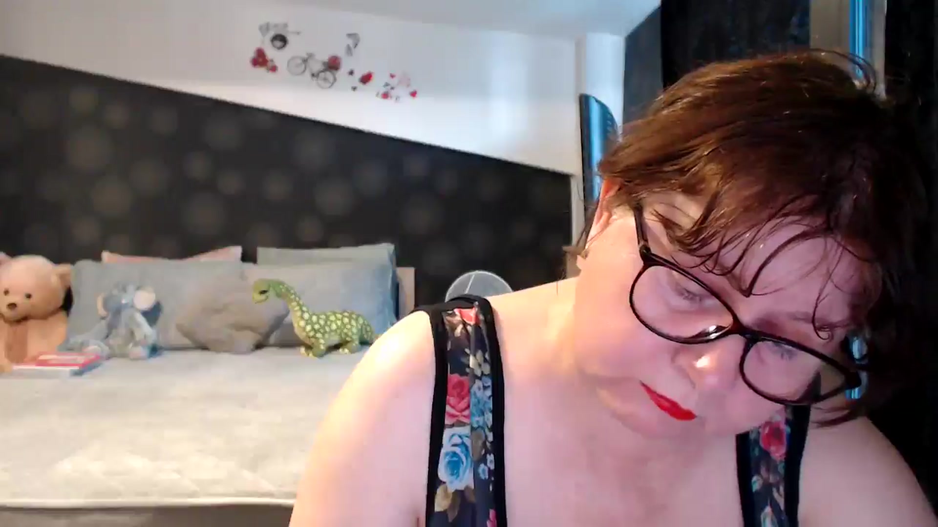 Gallery image thumbnail from PurpleAurora's myfreecams stream on, 06/29/2025, 16:23 image 15 of 20