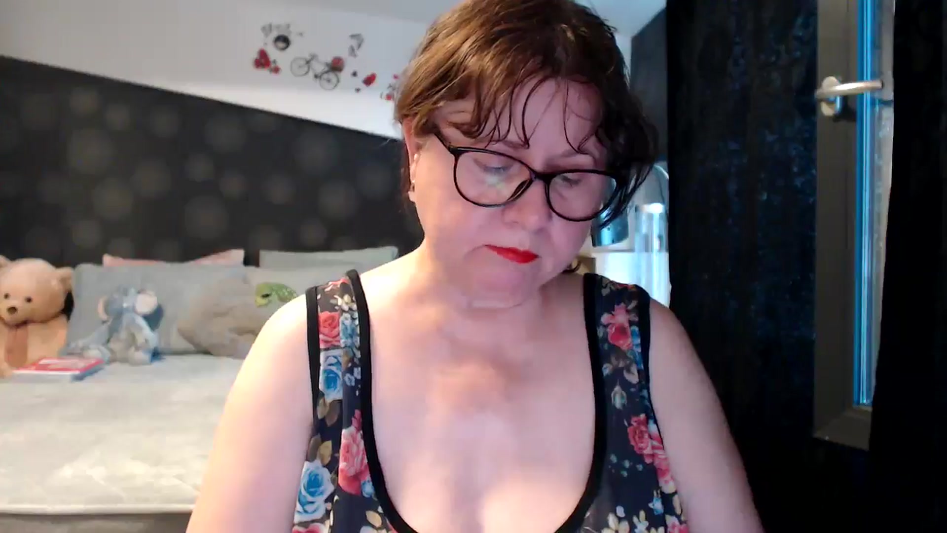 Gallery image thumbnail from PurpleAurora's myfreecams stream on, 06/29/2025, 16:23 image 17 of 20