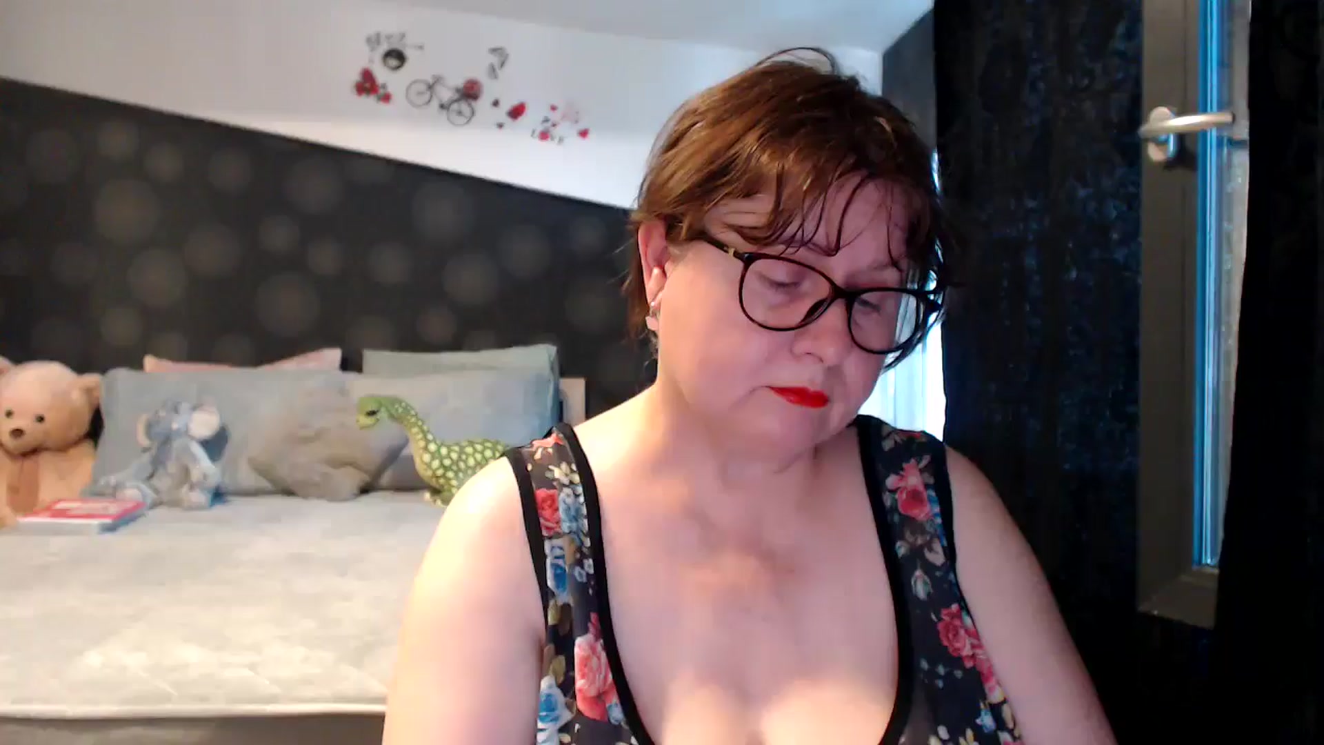 Gallery image thumbnail from PurpleAurora's myfreecams stream on, 06/29/2025, 16:23 image 12 of 20