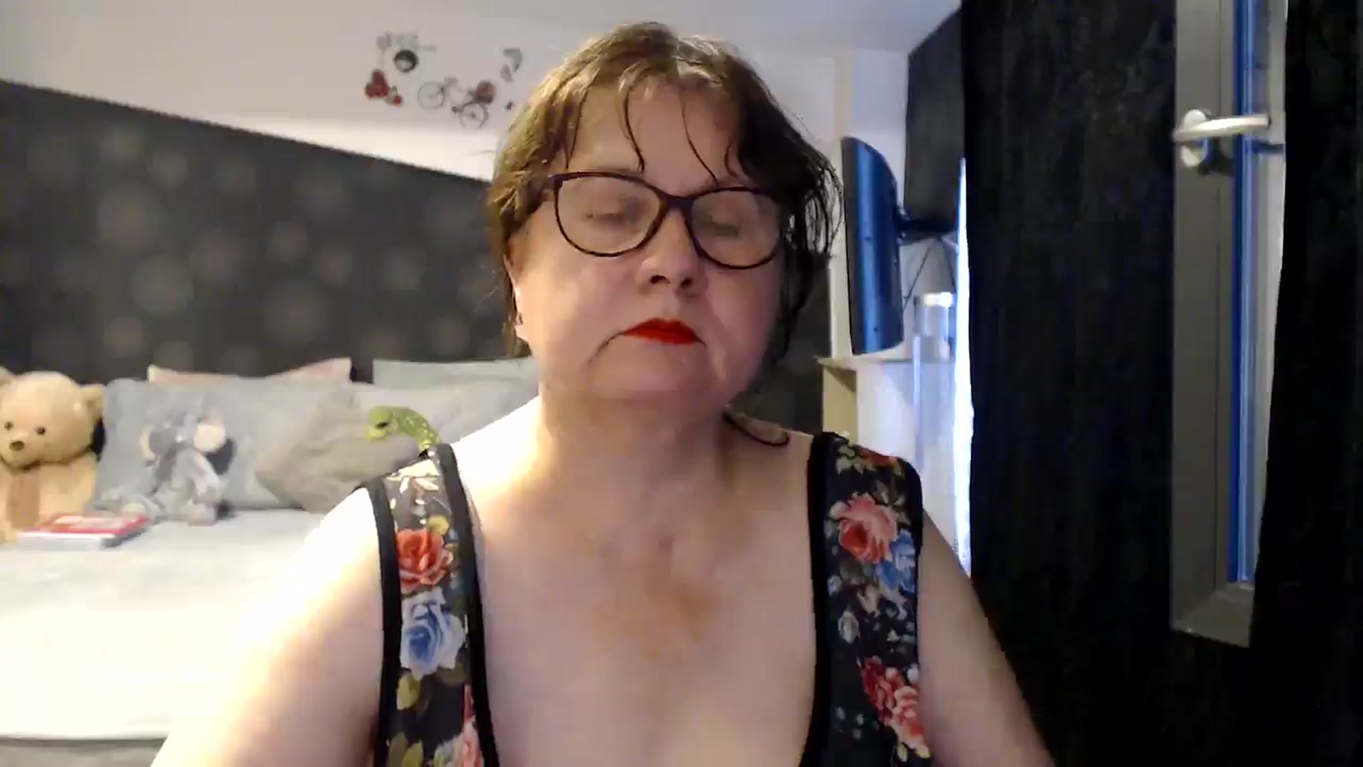 Gallery image thumbnail from PurpleAurora's myfreecams stream on, 06/29/2025, 17:41 image 11 of 20