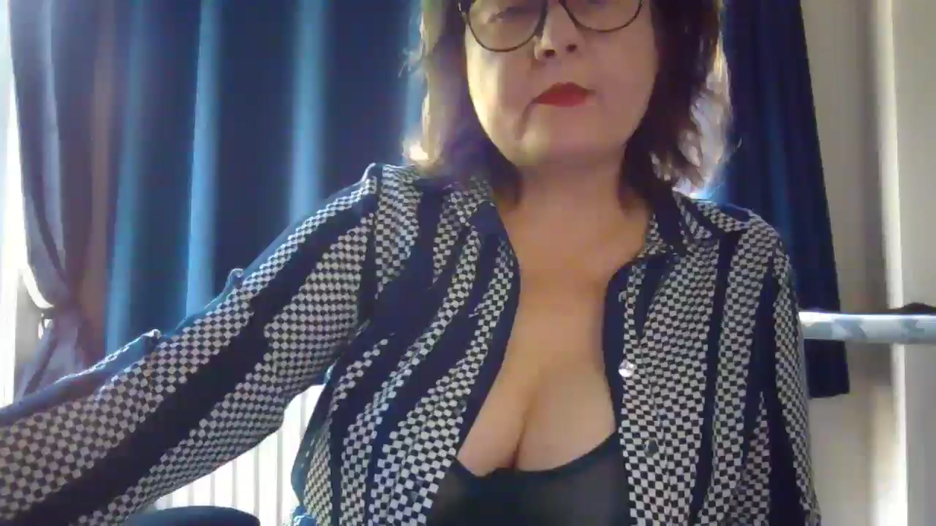 Gallery image thumbnail from PurpleAurora's myfreecams stream on, 08/06/2025, 10:56 image 17 of 20