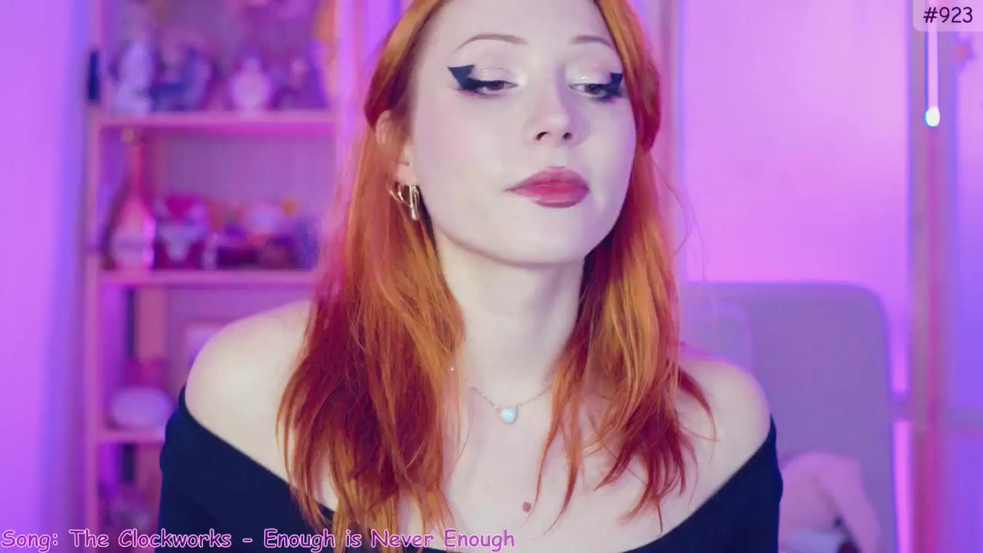 Gallery image thumbnail from Purrelove's myfreecams stream on, 11/17/2024, 07:44 image 10 of 20