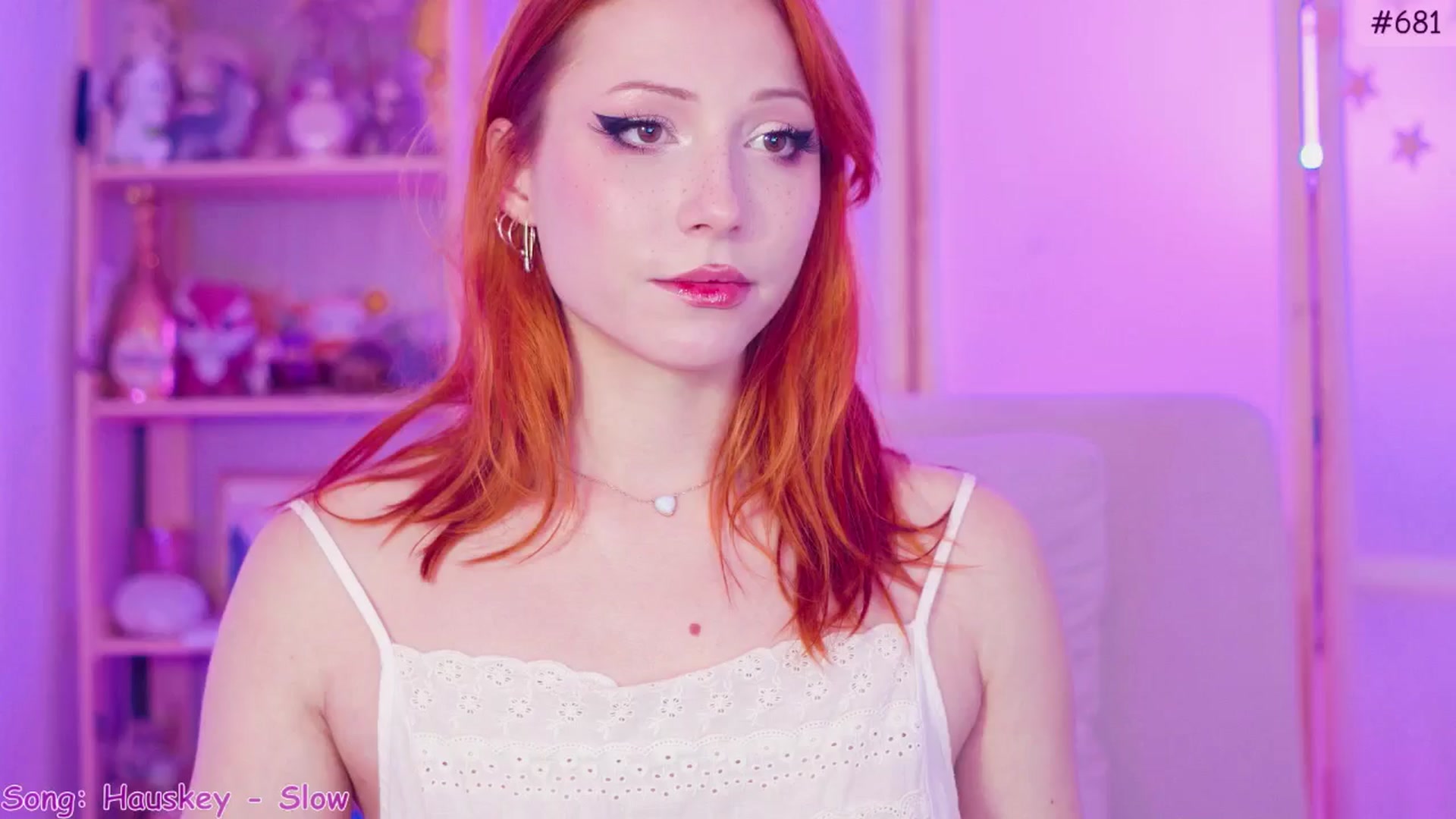 Gallery image thumbnail from Purrelove's myfreecams stream on, 11/19/2024, 09:48 image 20 of 20