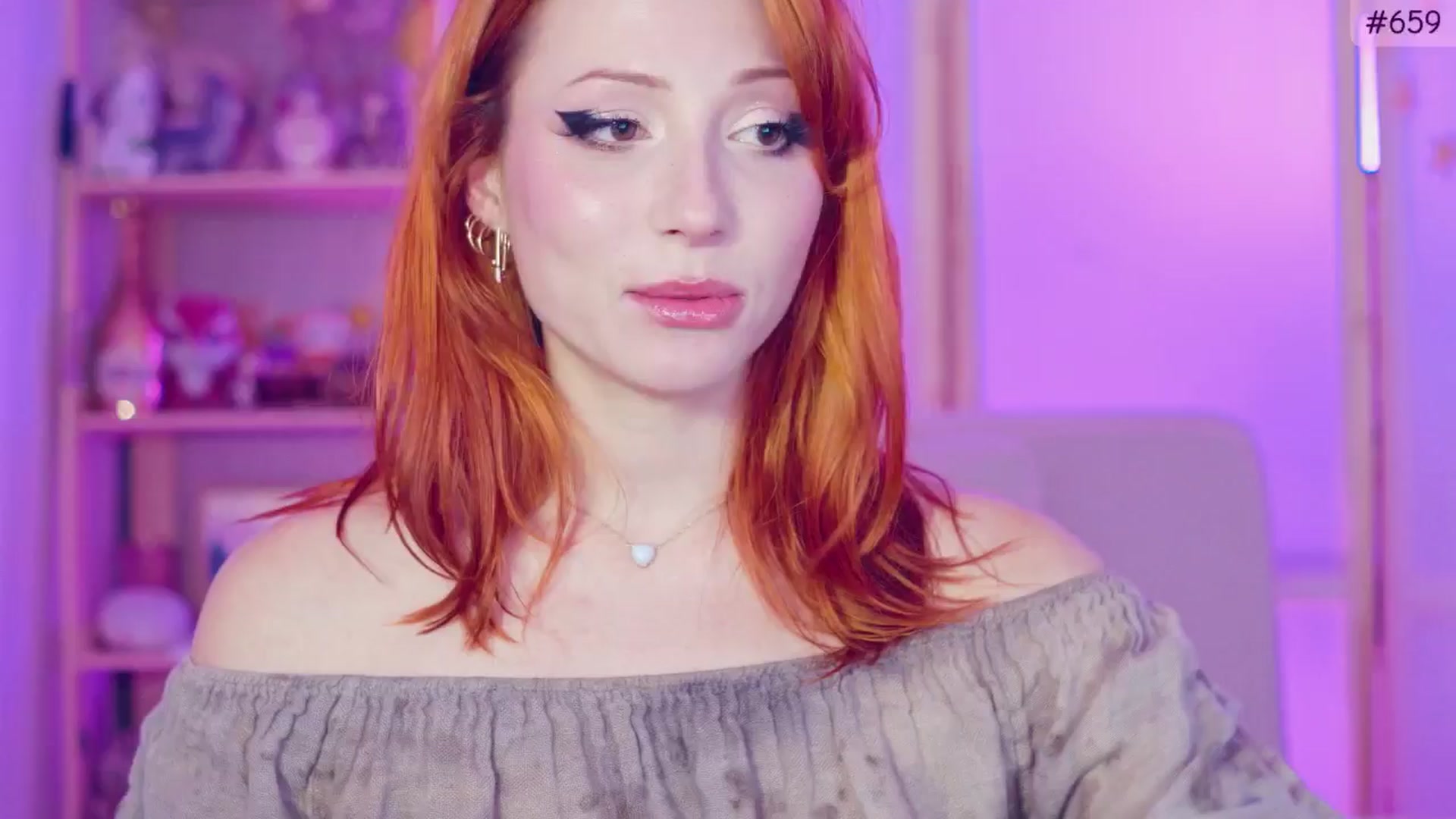 Gallery image thumbnail from Purrelove's myfreecams stream on, 11/23/2024, 15:00 image 6 of 20