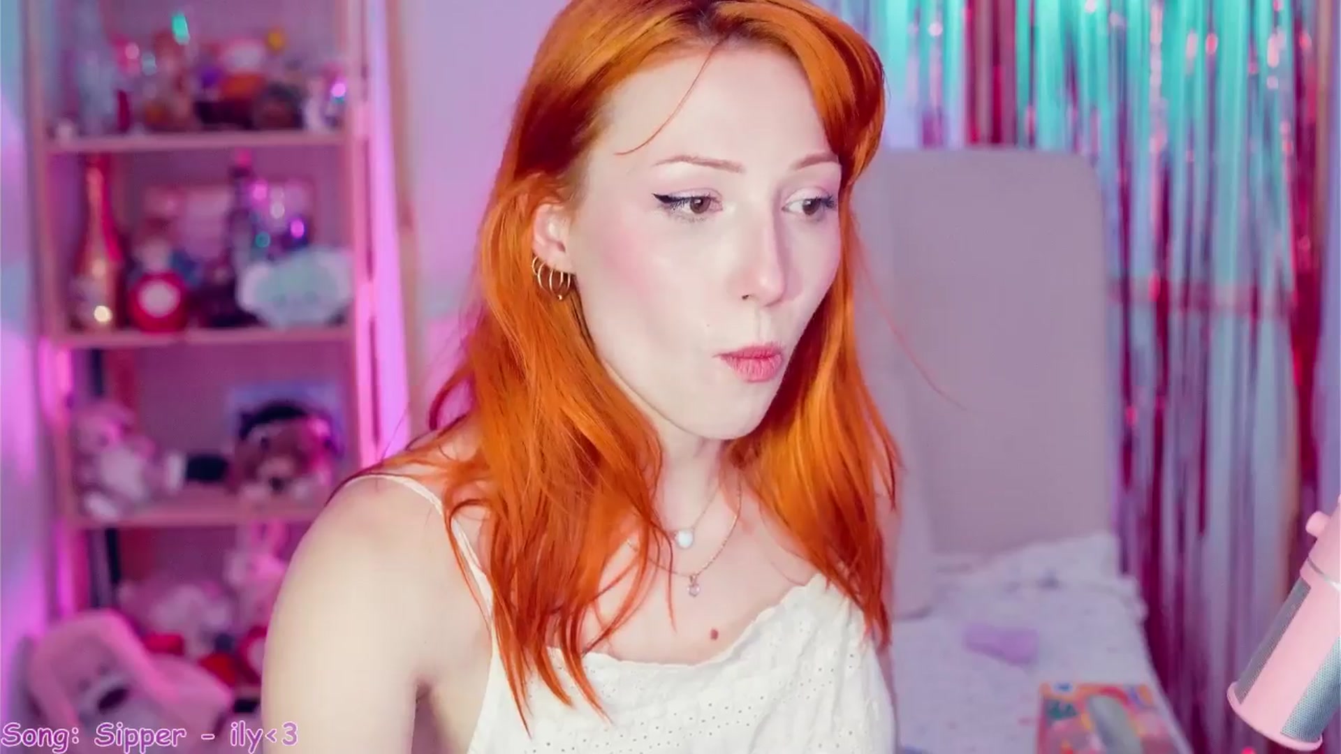 Gallery image thumbnail from Purrelove's myfreecams stream on, 04/06/2025, 08:27 image 4 of 20
