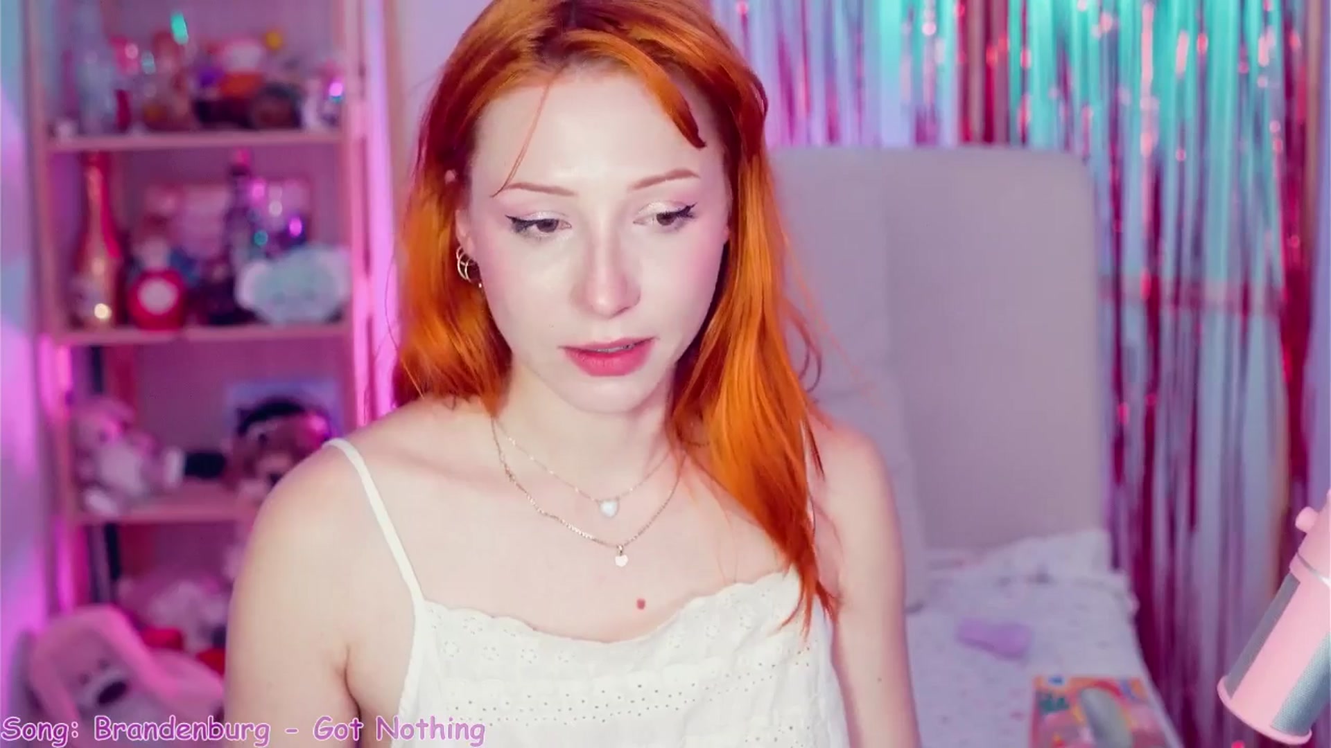 Gallery image thumbnail from Purrelove's myfreecams stream on, 04/06/2025, 08:27 image 9 of 20
