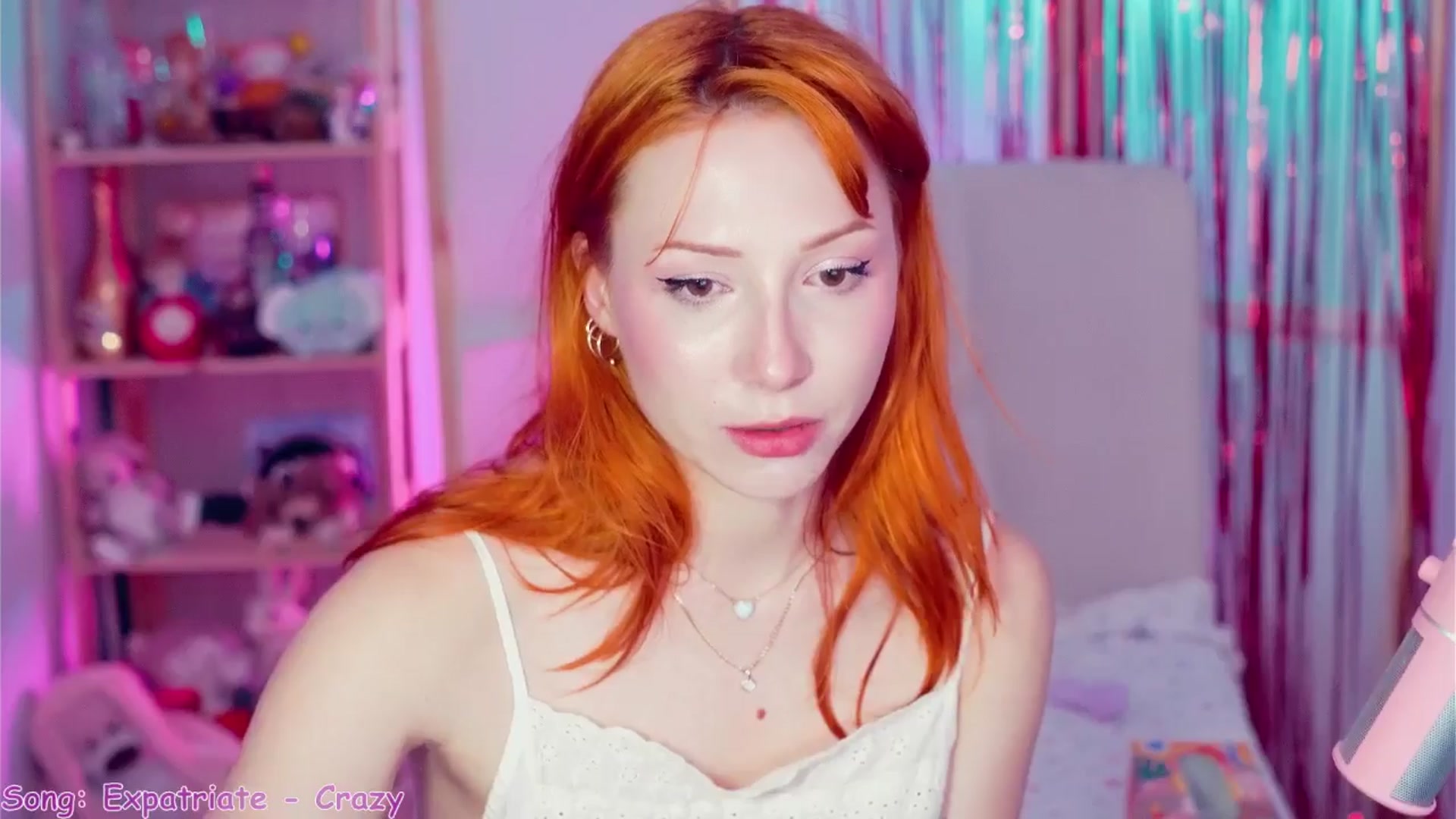 Gallery image thumbnail from Purrelove's myfreecams stream on, 04/06/2025, 08:27 image 17 of 20