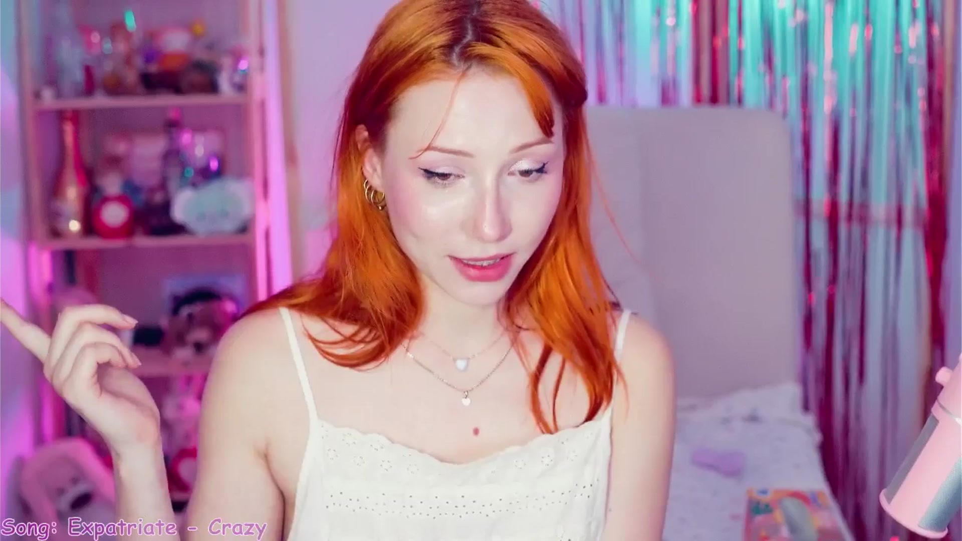 Gallery image thumbnail from Purrelove's myfreecams stream on, 04/06/2025, 08:27 image 16 of 20