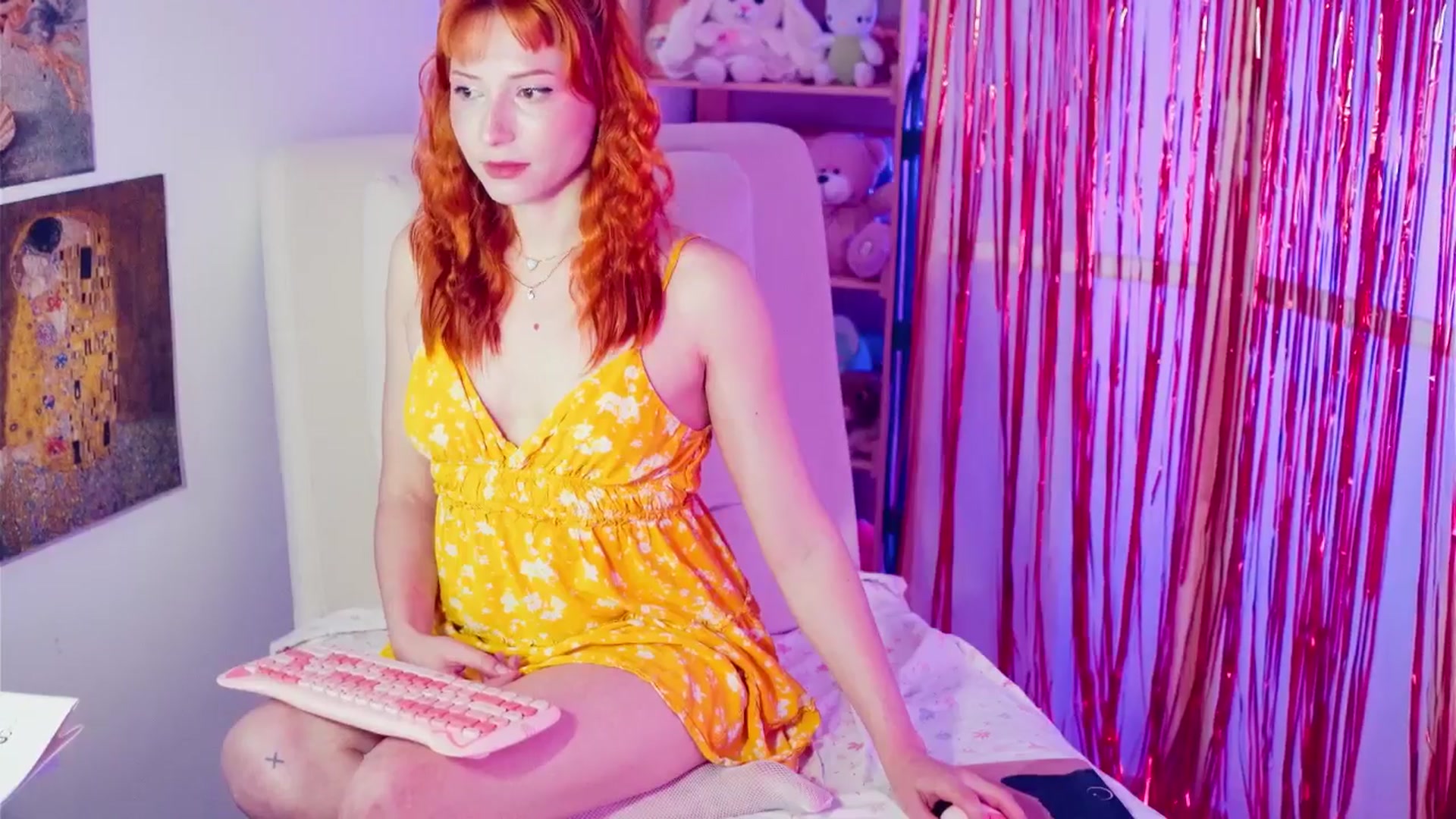 Gallery image thumbnail from Purrelove's myfreecams stream on, 04/25/2025, 07:30 image 6 of 20