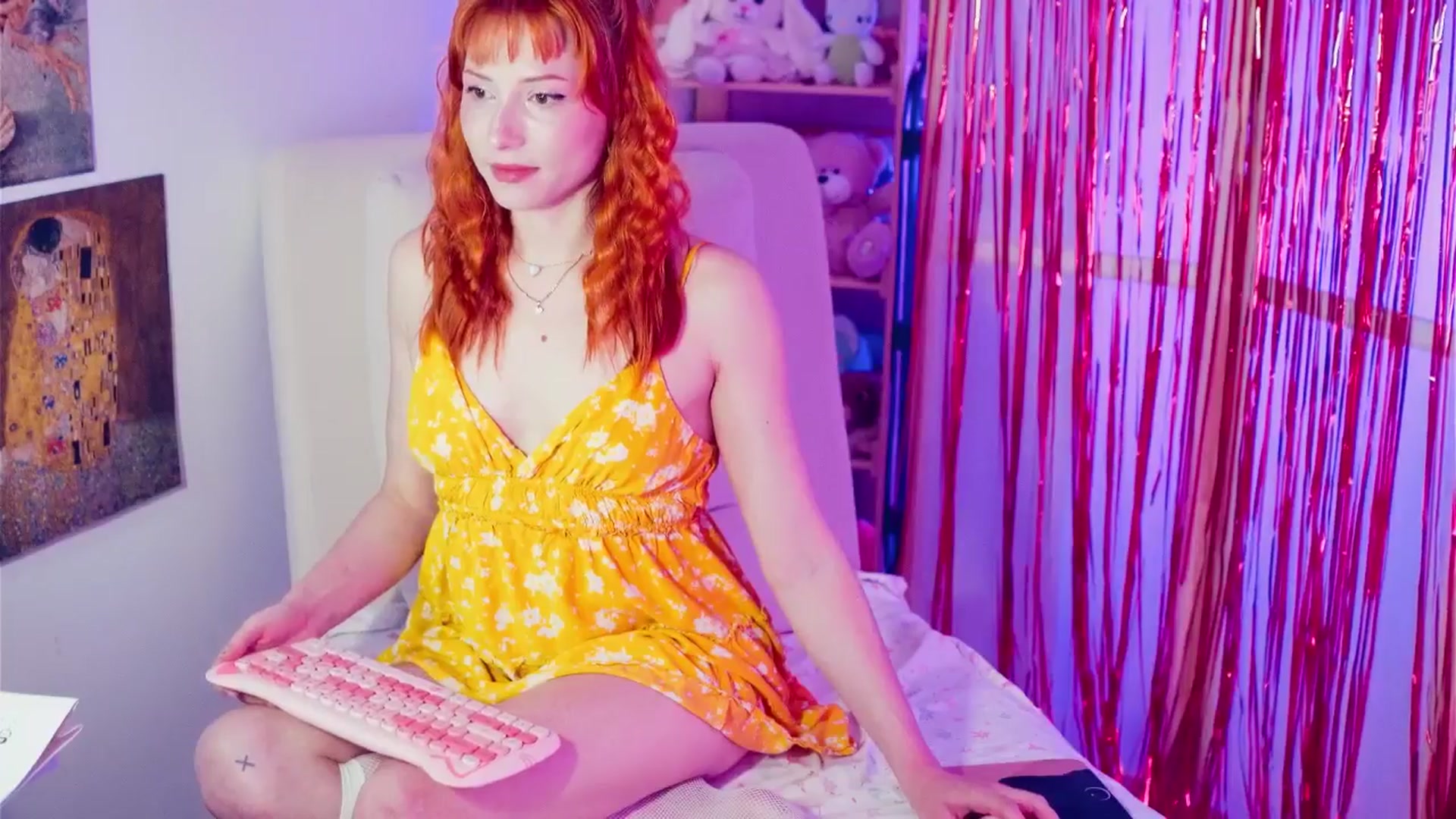 Gallery image thumbnail from Purrelove's myfreecams stream on, 04/25/2025, 07:30 image 10 of 20