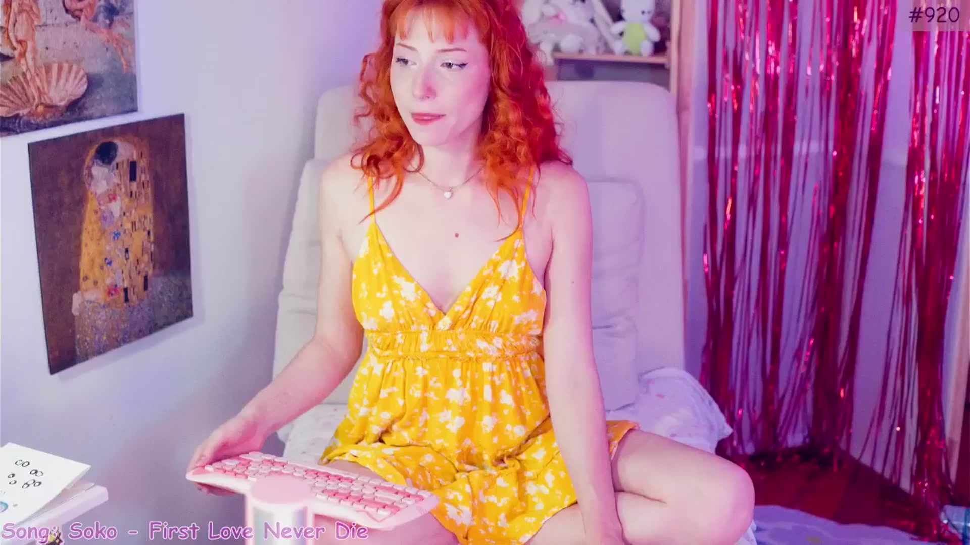 Gallery image thumbnail from Purrelove's myfreecams stream on, 05/28/2025, 07:19 image 19 of 20