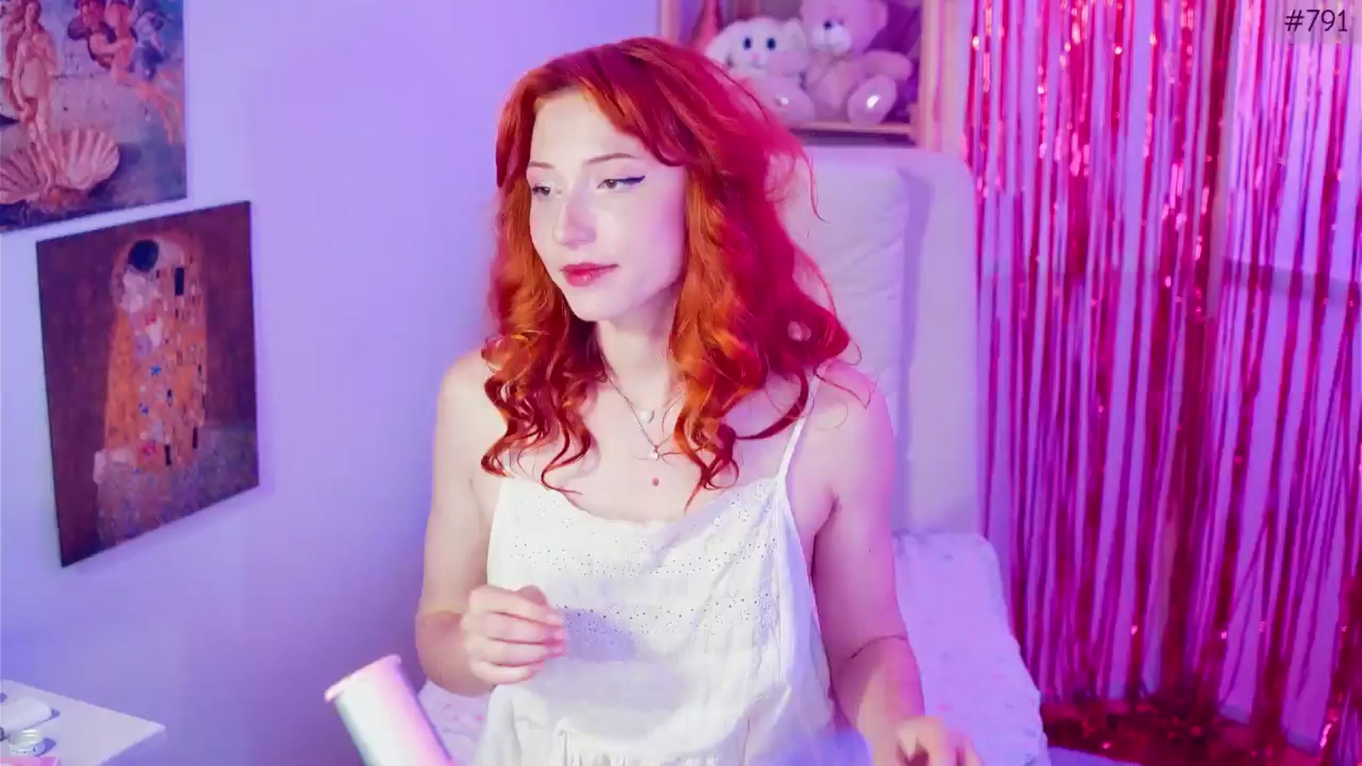 Gallery image thumbnail from Purrelove's myfreecams stream on, 06/22/2025, 10:06 image 17 of 20
