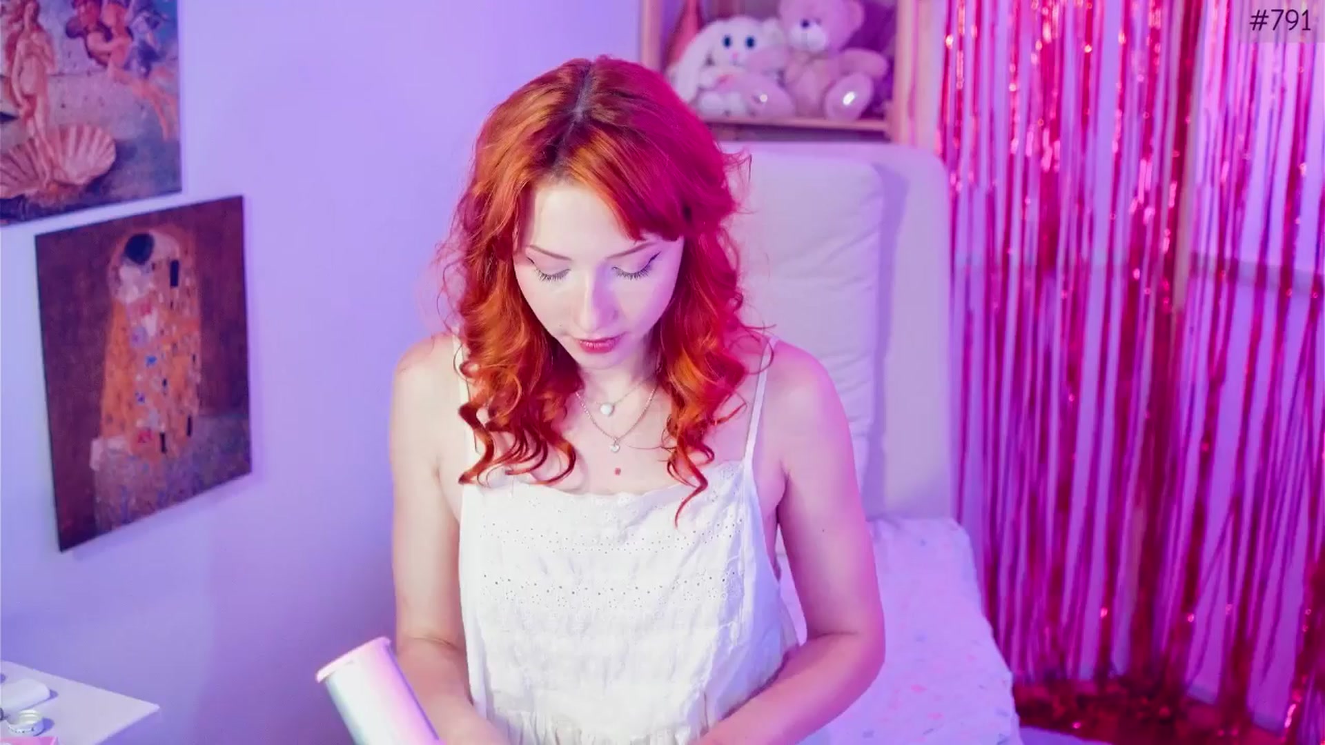 Gallery image thumbnail from Purrelove's myfreecams stream on, 06/22/2025, 10:06 image 16 of 20