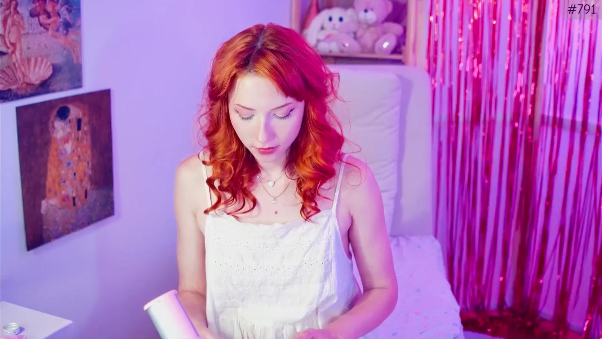 Gallery image thumbnail from Purrelove's myfreecams stream on, 06/22/2025, 10:06 image 18 of 20
