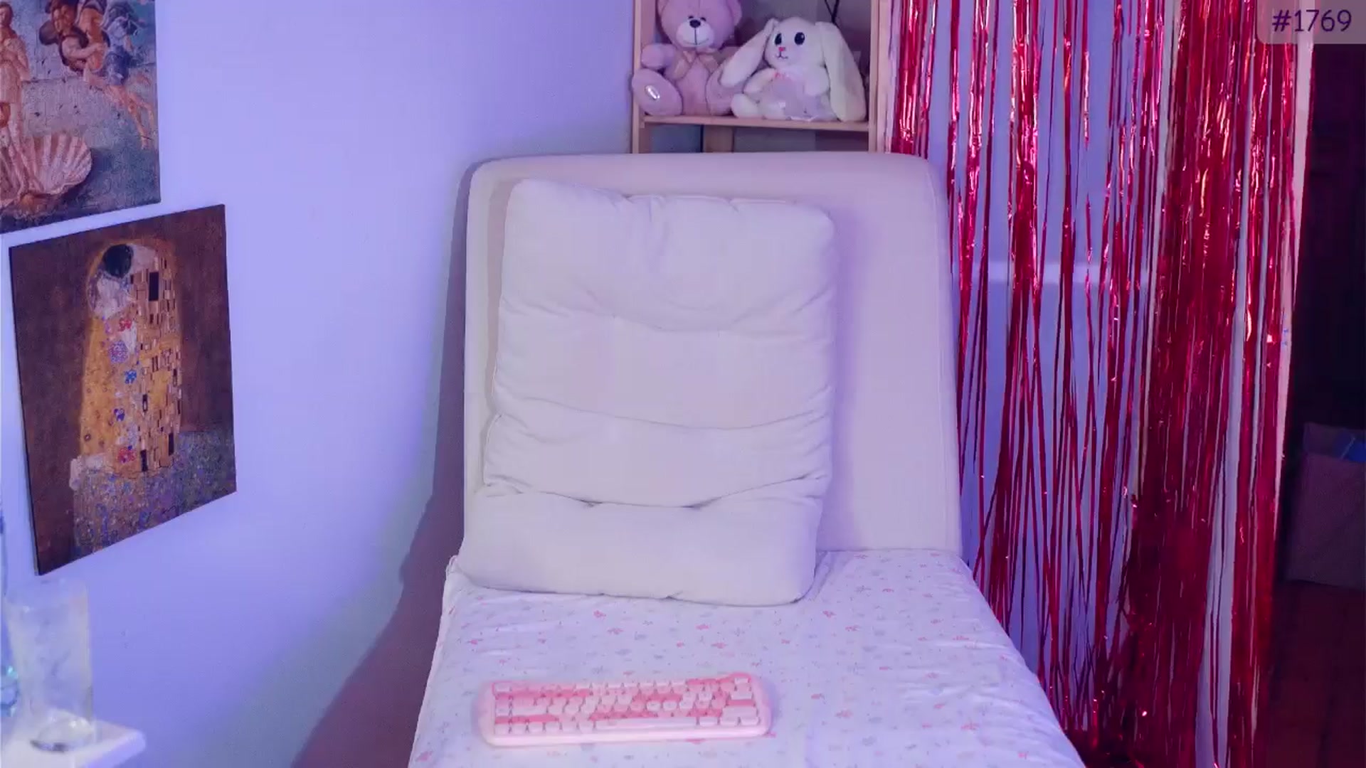 Gallery image thumbnail from Purrelove's myfreecams stream on, 07/05/2025, 09:14 image 9 of 20