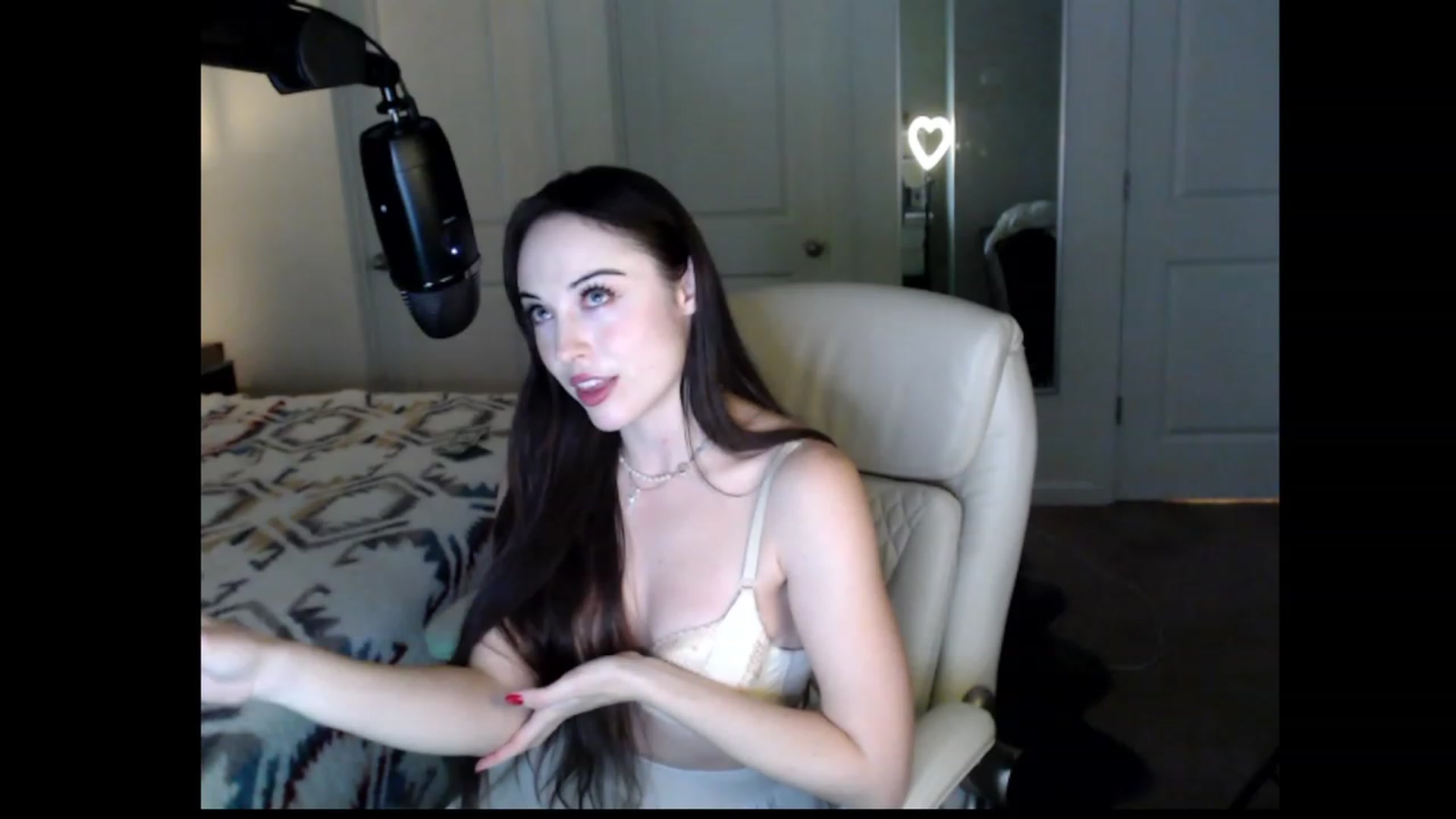 Gallery image thumbnail from Purrityy's myfreecams stream on, 12/07/2022, 06:32 image 12 of 20
