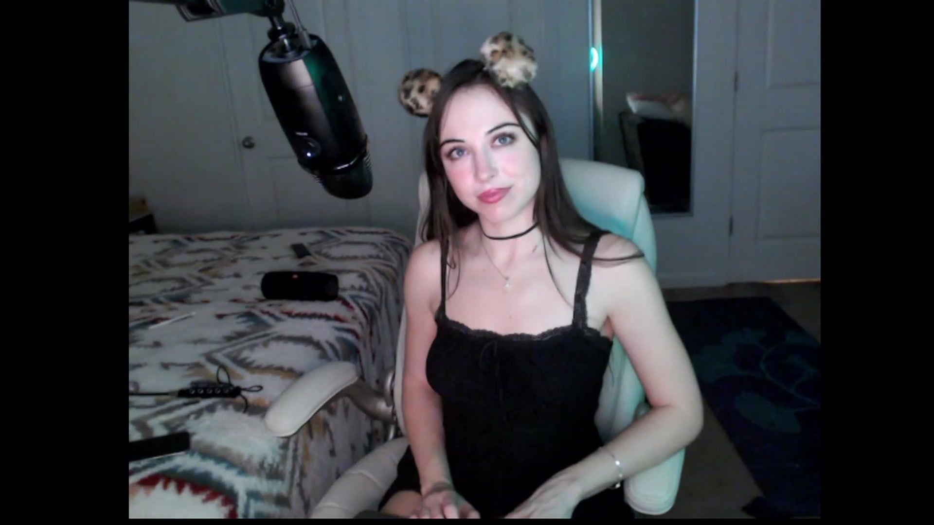 Gallery image thumbnail from Purrityy's myfreecams stream on, 12/11/2022, 06:17 image 14 of 20