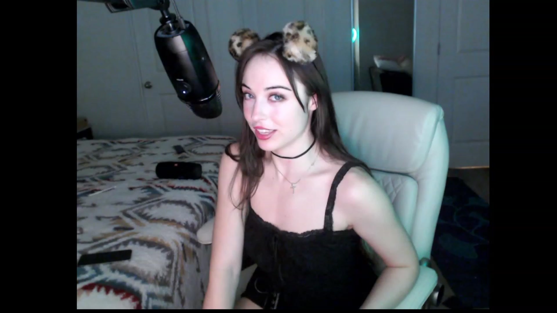 Gallery image thumbnail from Purrityy's myfreecams stream on, 12/11/2022, 06:17 image 9 of 20