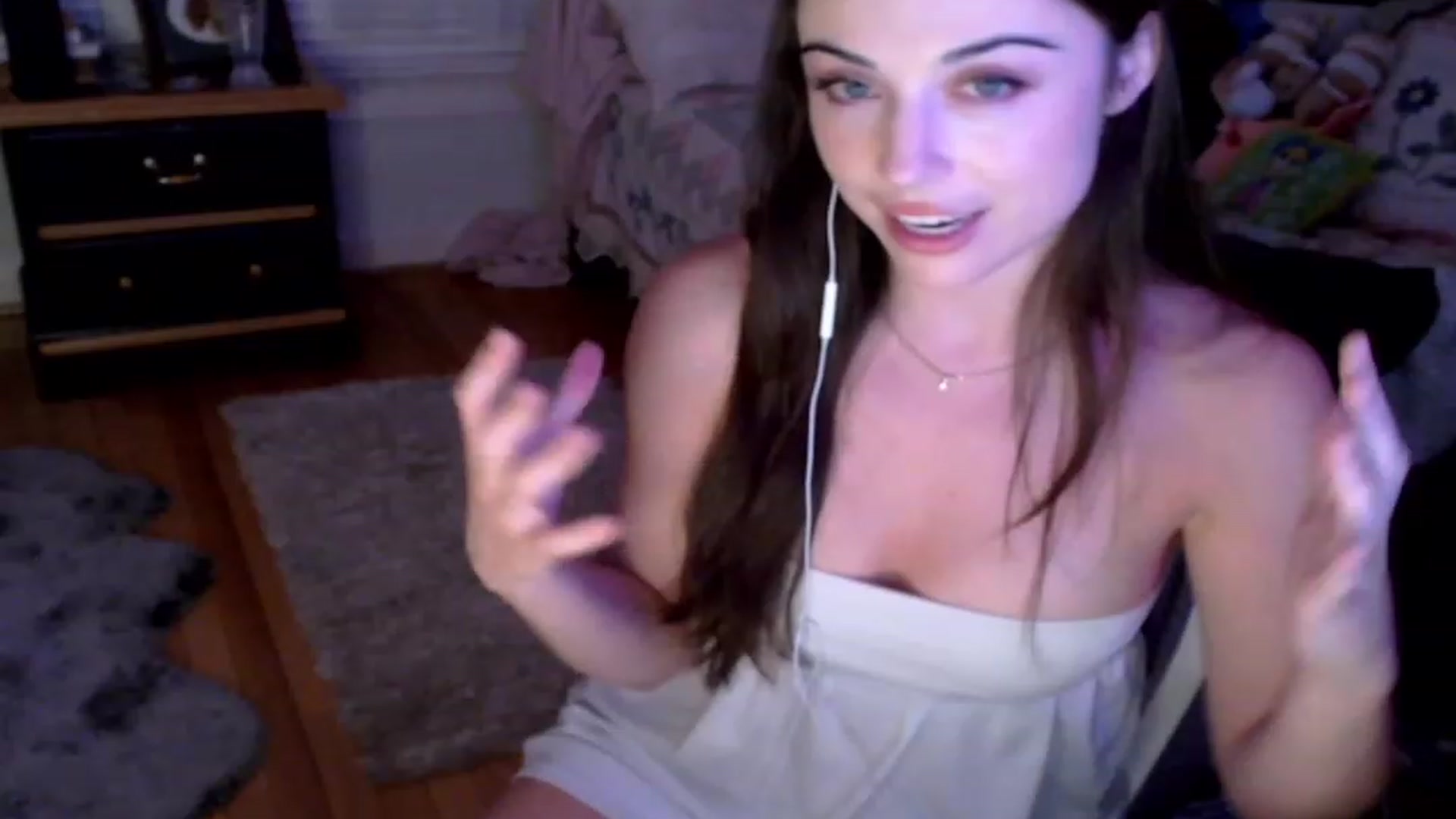 Gallery image thumbnail from Purrityy's myfreecams stream on, 07/25/2023, 05:05 image 5 of 20