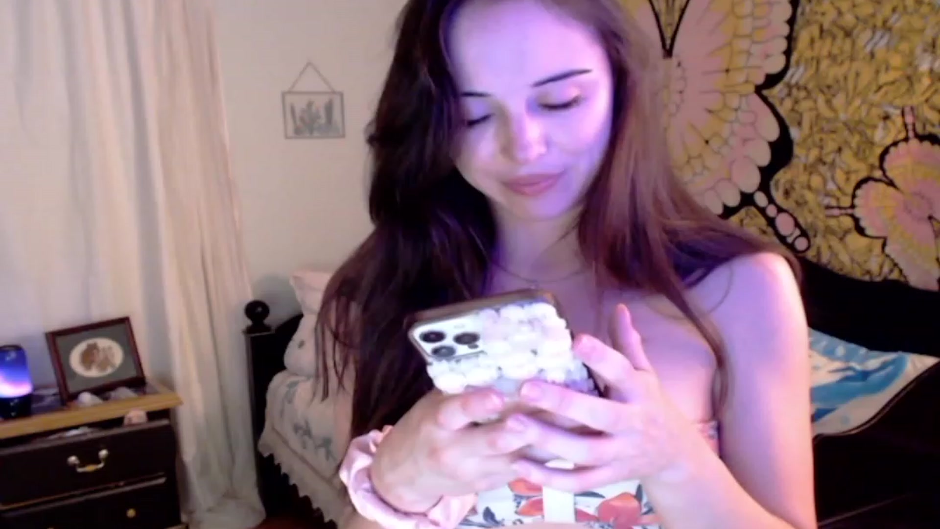Gallery image thumbnail from Purrityy's myfreecams stream on, 08/04/2023, 05:39 image 8 of 20