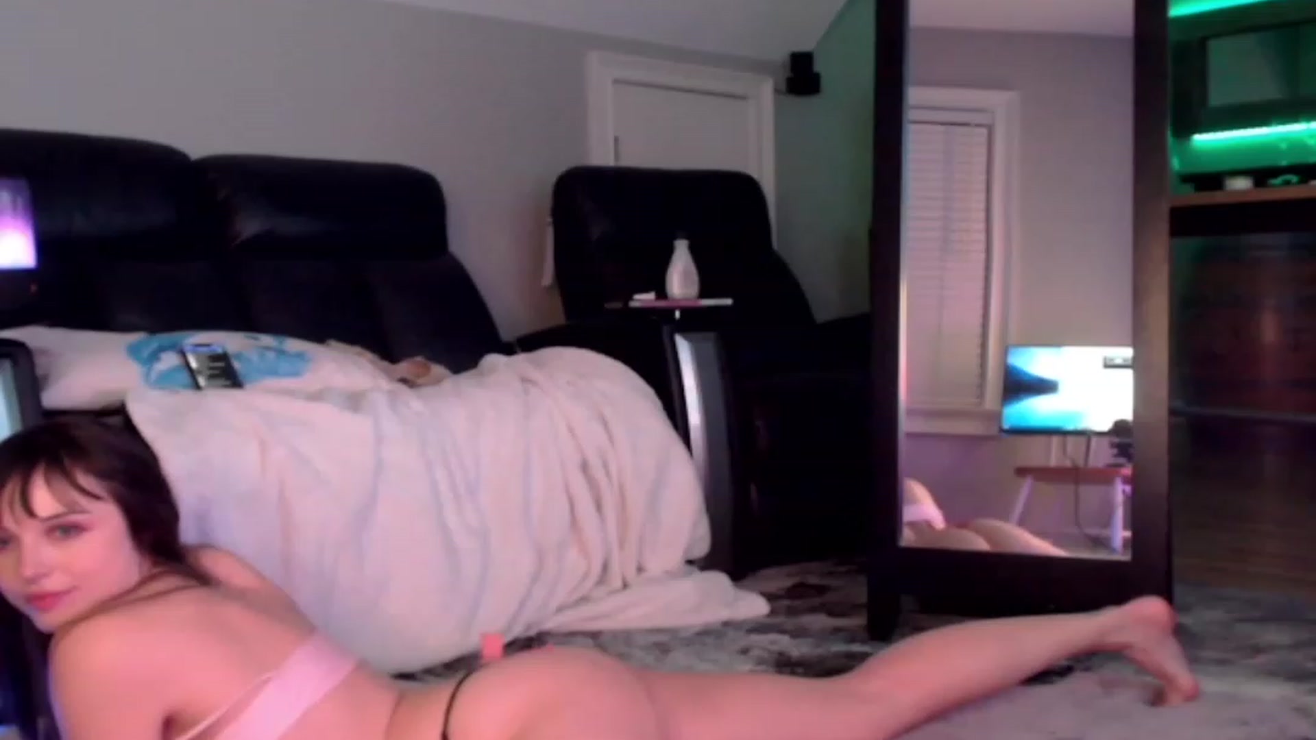Gallery image thumbnail from Purrityy's myfreecams stream on, 08/10/2023, 05:18 image 12 of 20