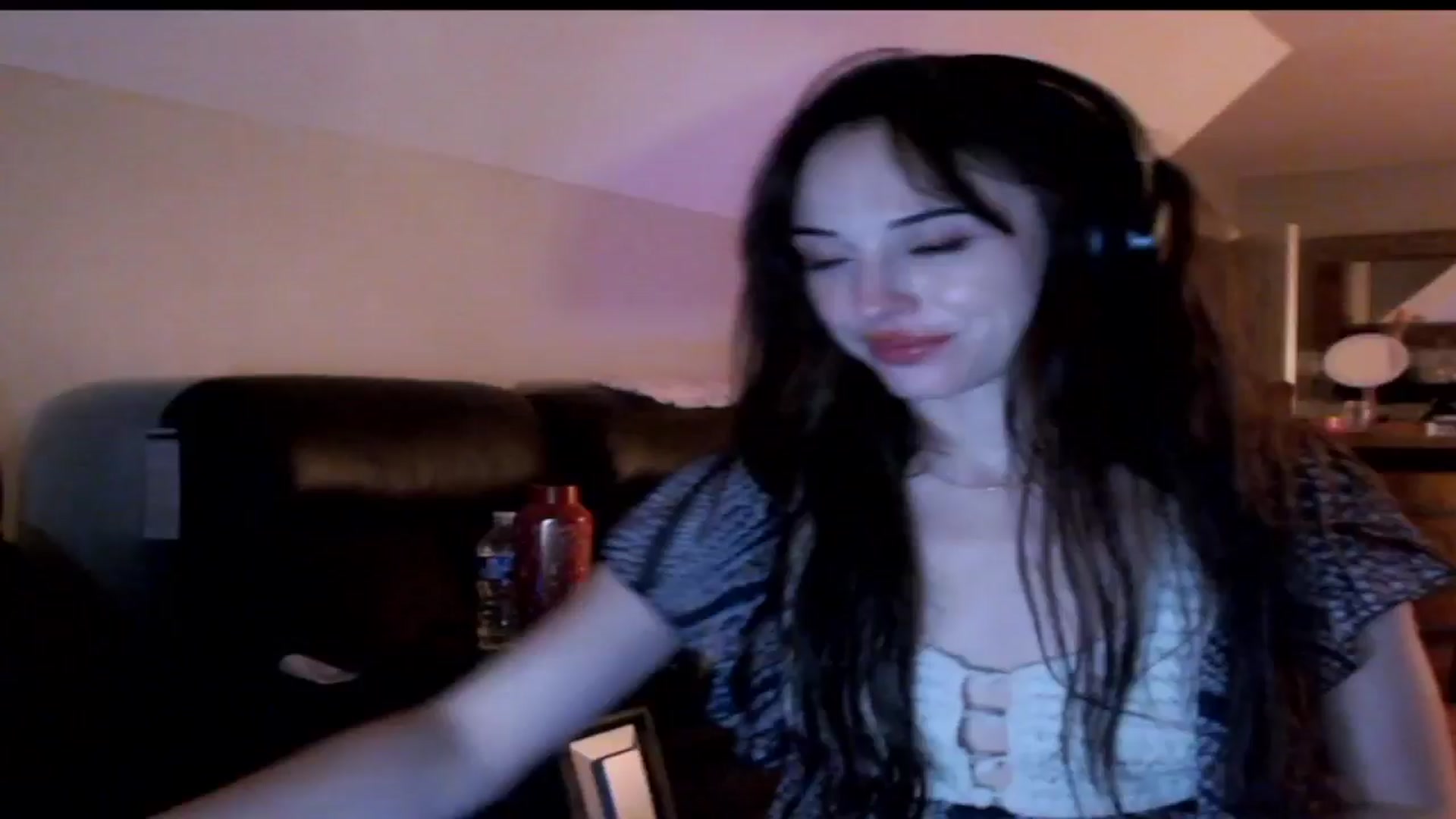 Gallery image thumbnail from Purrityy's myfreecams stream on, 05/14/2024, 05:37 image 10 of 20