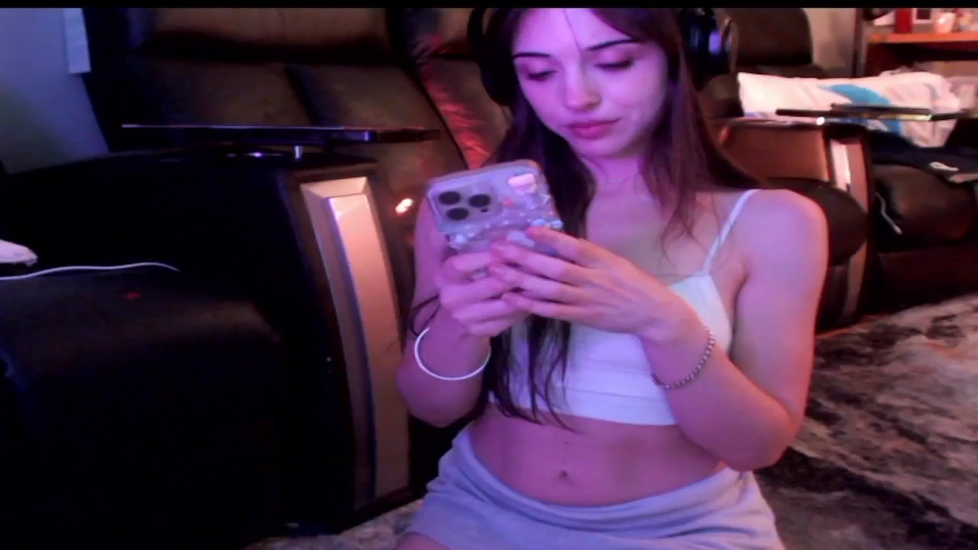 Gallery image thumbnail from Purrityy's myfreecams stream on, 05/23/2024, 21:59 image 11 of 20