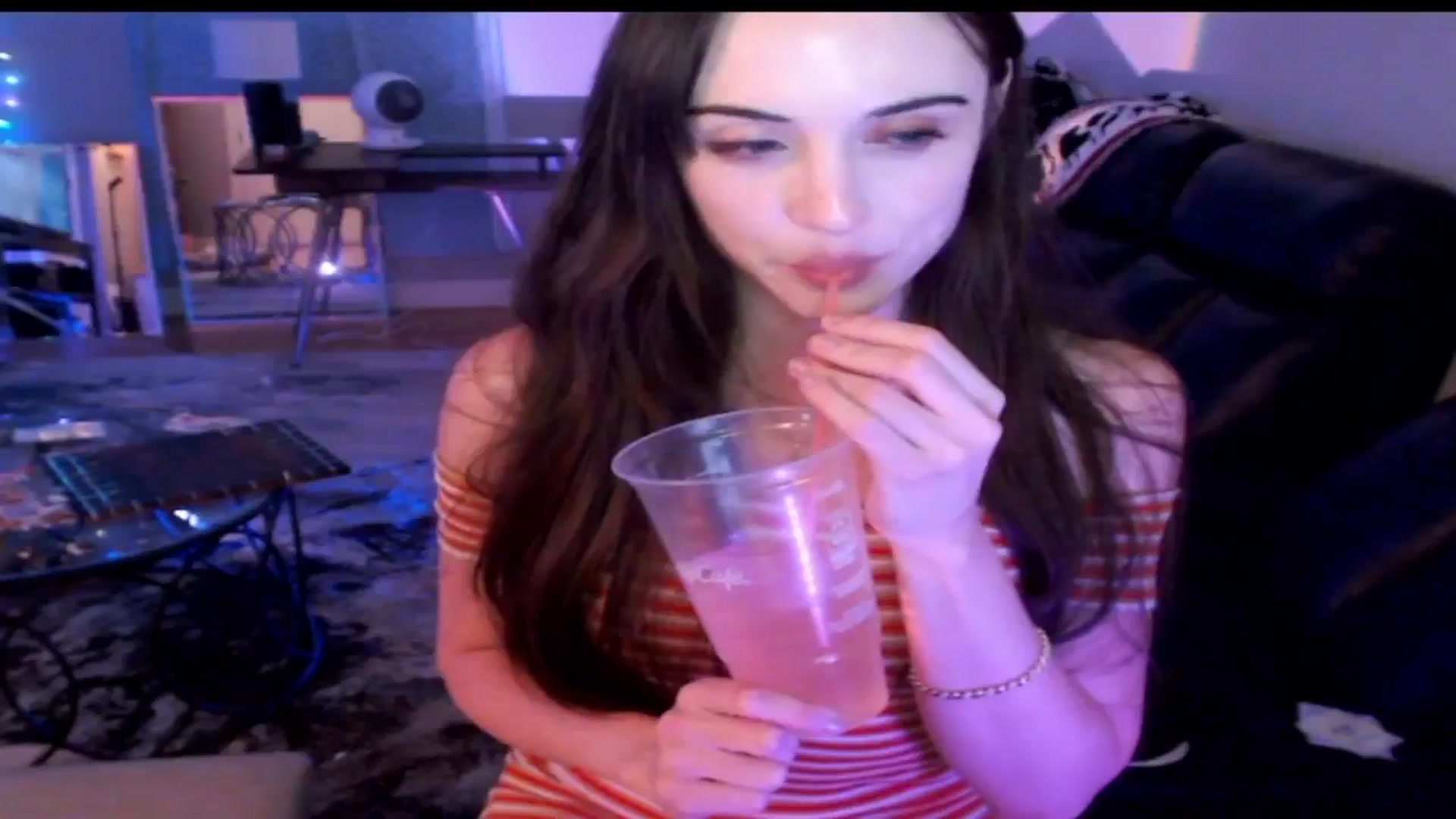 Gallery image thumbnail from Purrityy's myfreecams stream on, 05/26/2024, 01:05 image 17 of 20