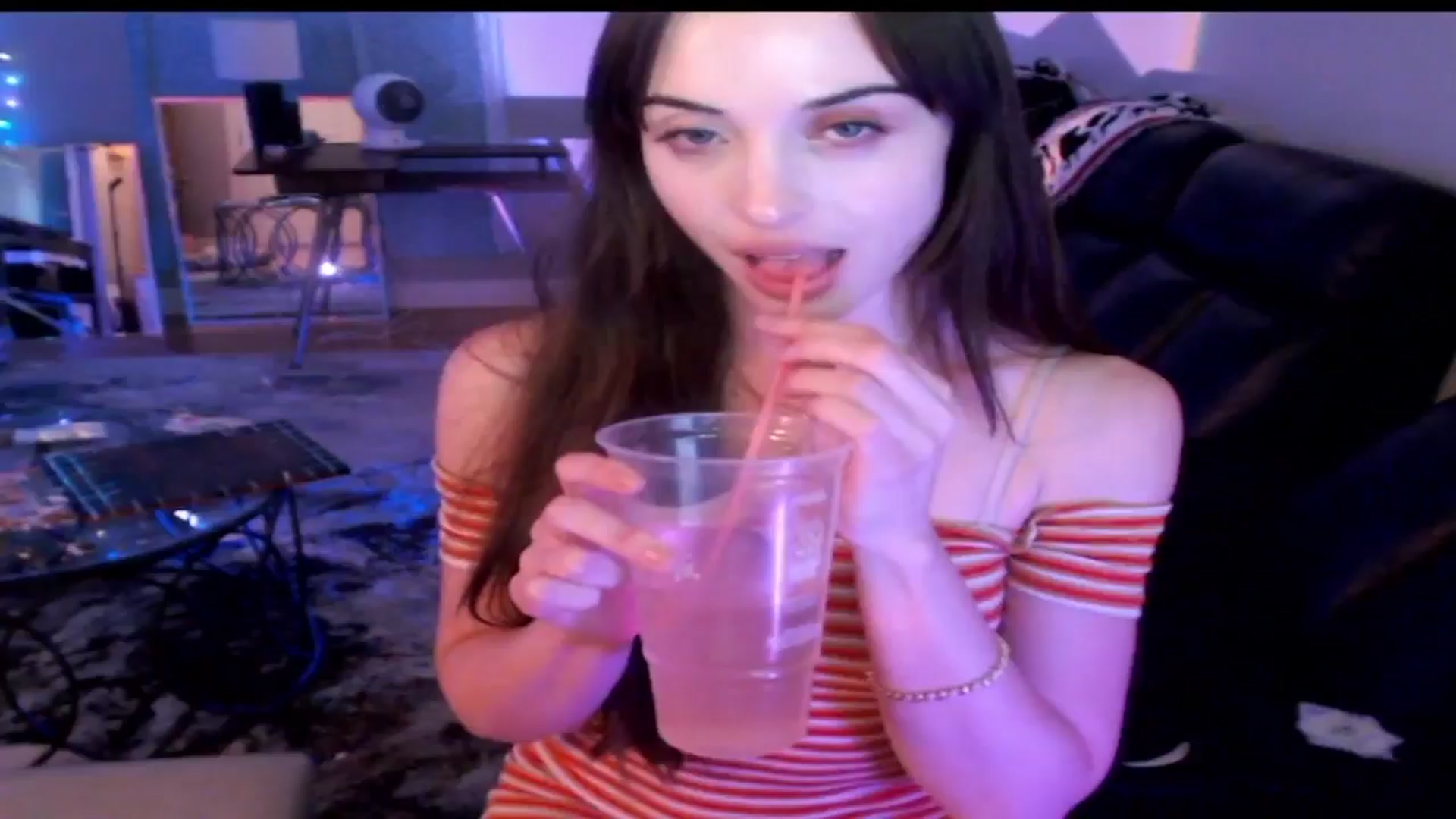 Gallery image thumbnail from Purrityy's myfreecams stream on, 05/26/2024, 01:05 image 16 of 20