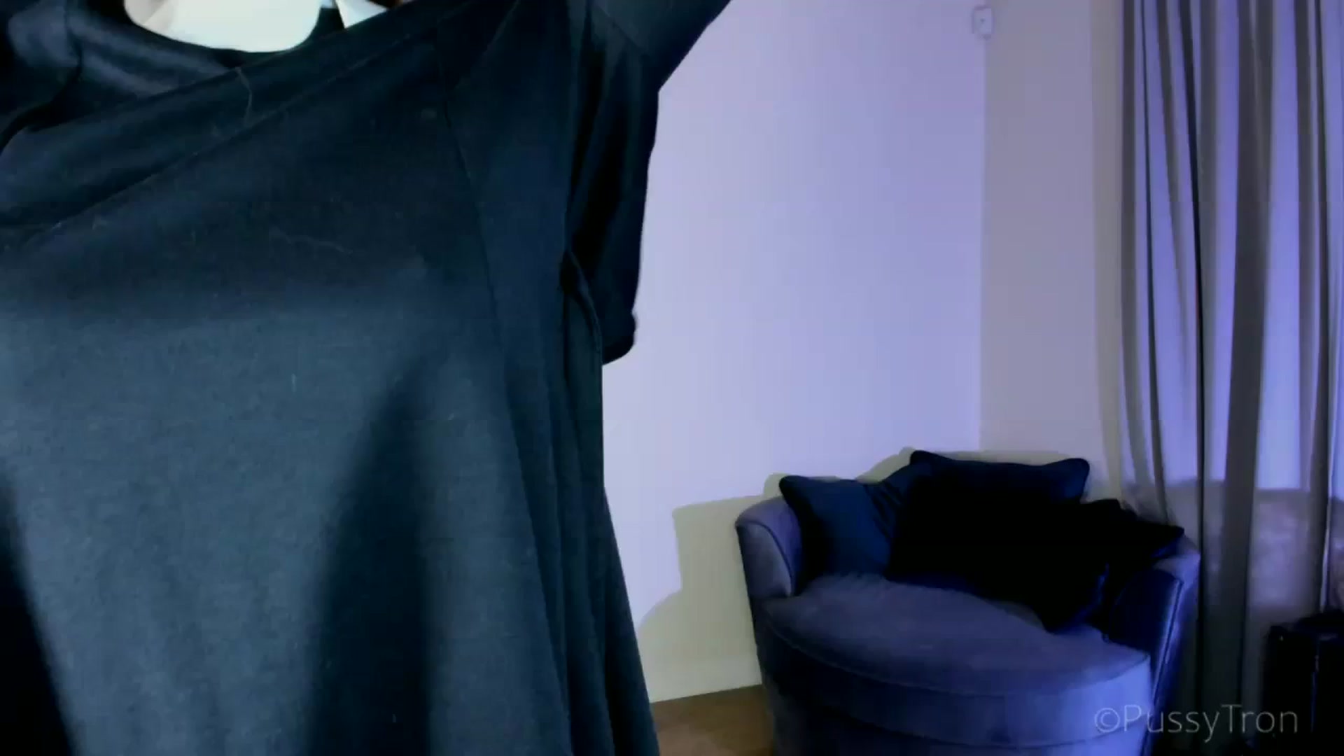 Gallery image thumbnail from PussyTron's myfreecams stream on, 10/06/2023, 01:47 image 3 of 20