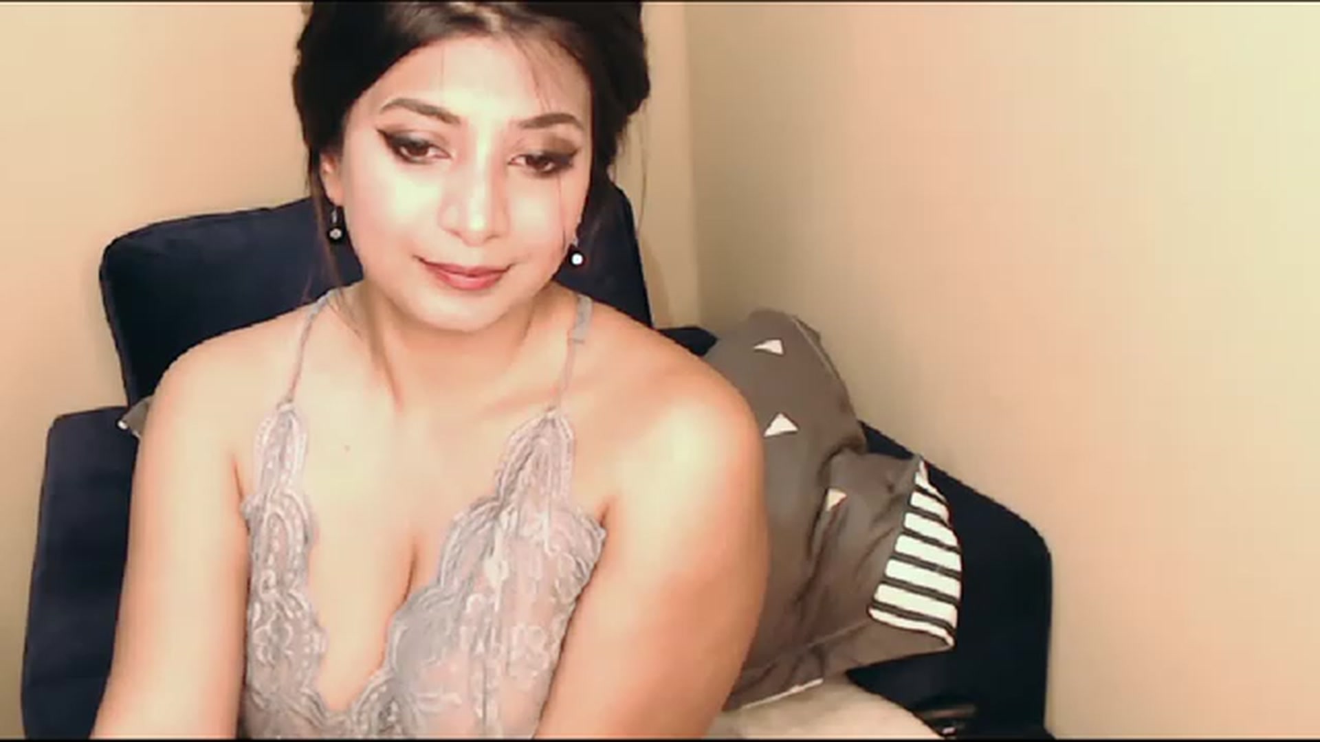 Gallery image thumbnail from QUEEN_BELLA's myfreecams stream on, 05/05/2023, 14:28 image 10 of 20