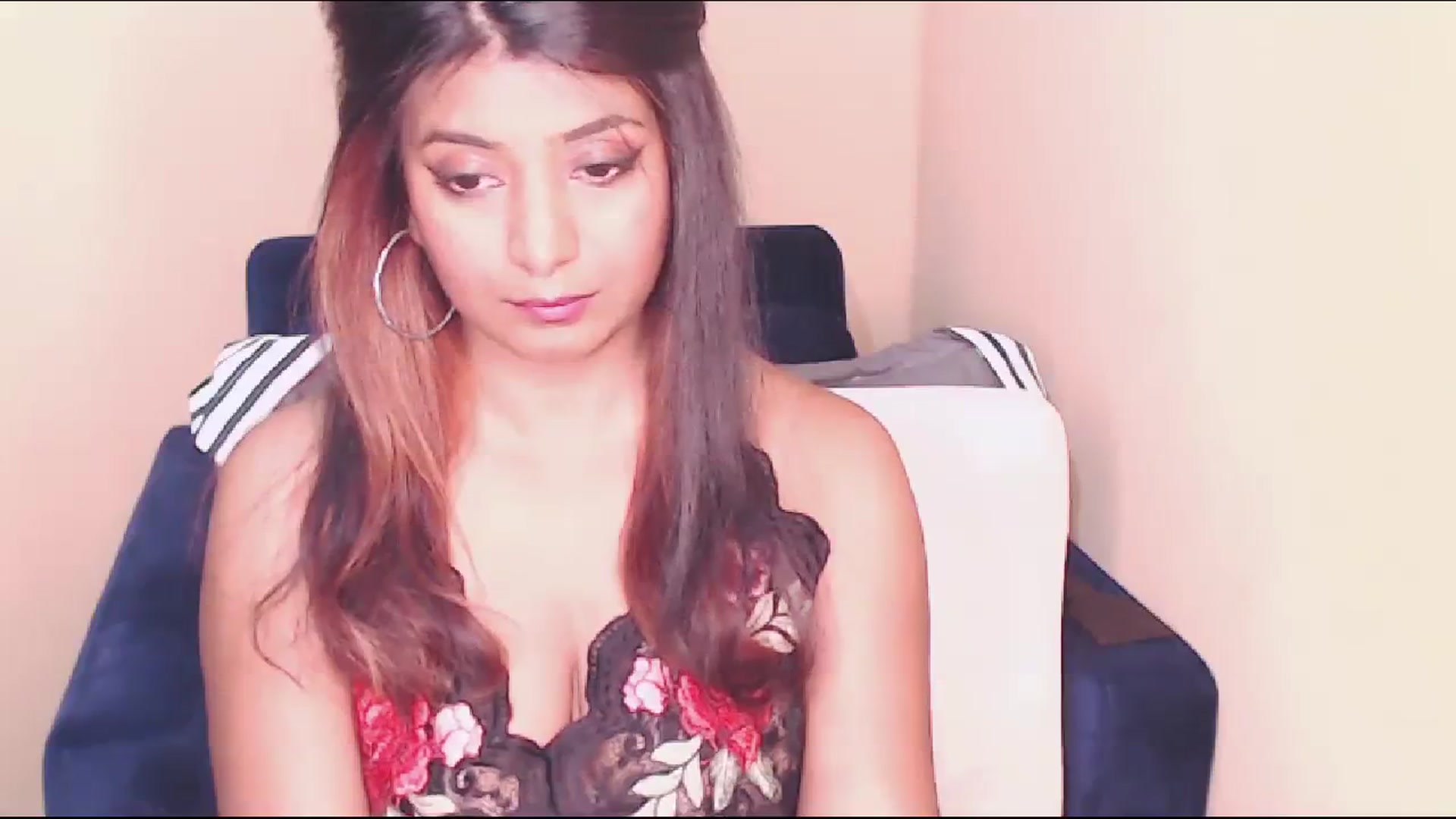 Gallery image thumbnail from QUEEN_BELLA's myfreecams stream on, 12/10/2023, 16:11 image 12 of 20