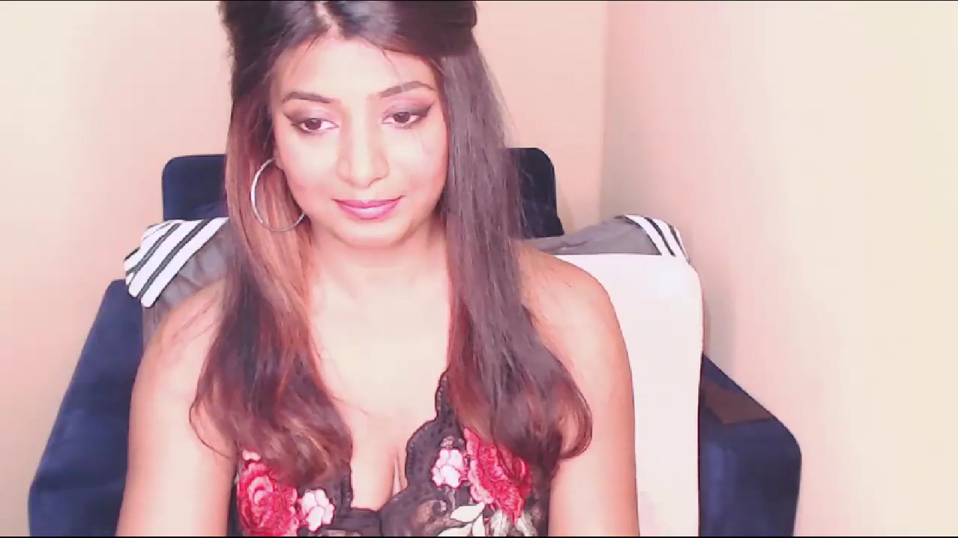 Gallery image thumbnail from QUEEN_BELLA's myfreecams stream on, 12/10/2023, 16:11 image 10 of 20